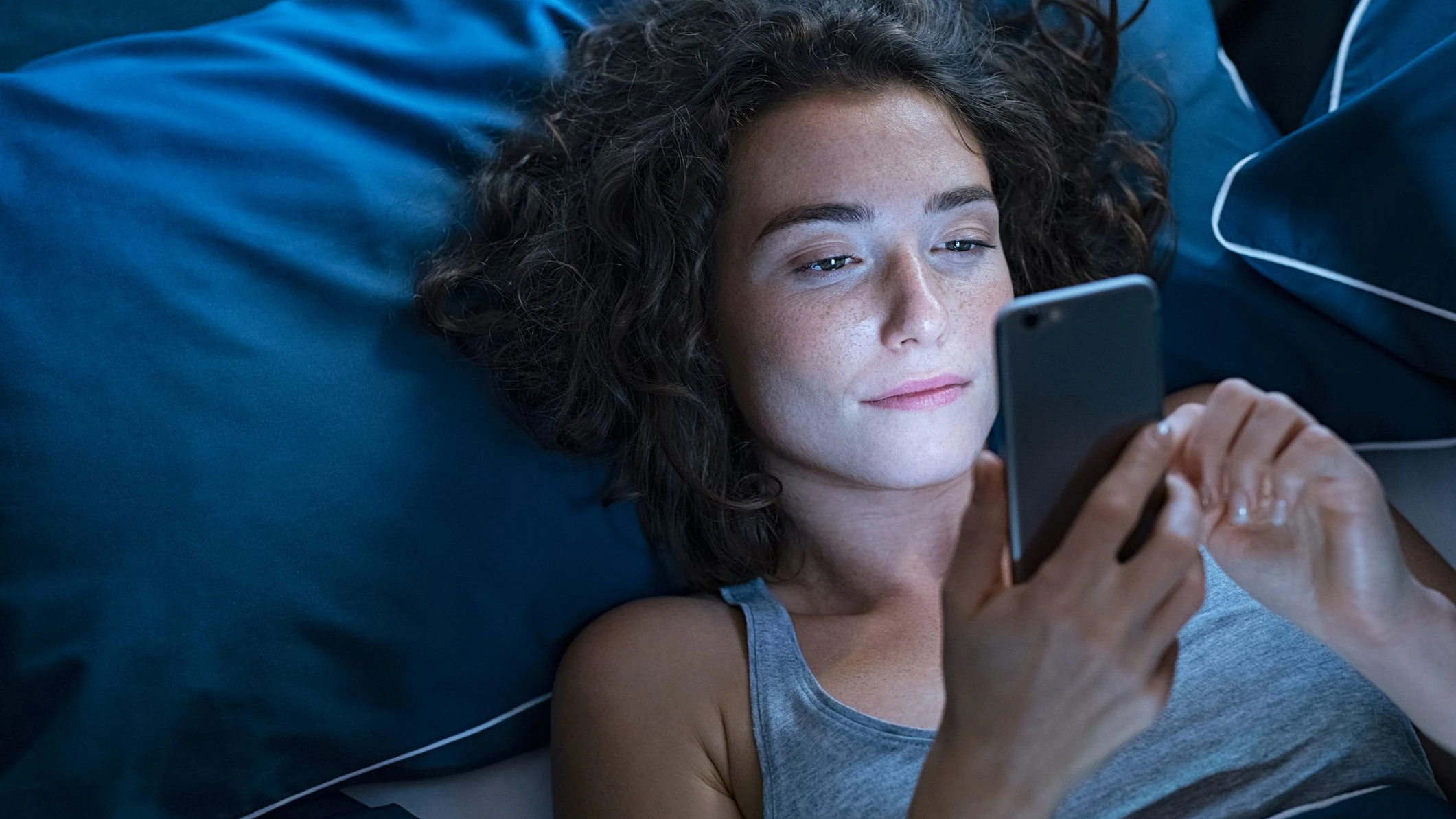 Die Malware tarnt sich als harmlose System-App mit dem Namen "System" und läuft mit denselben Rechten wie Android selbst.