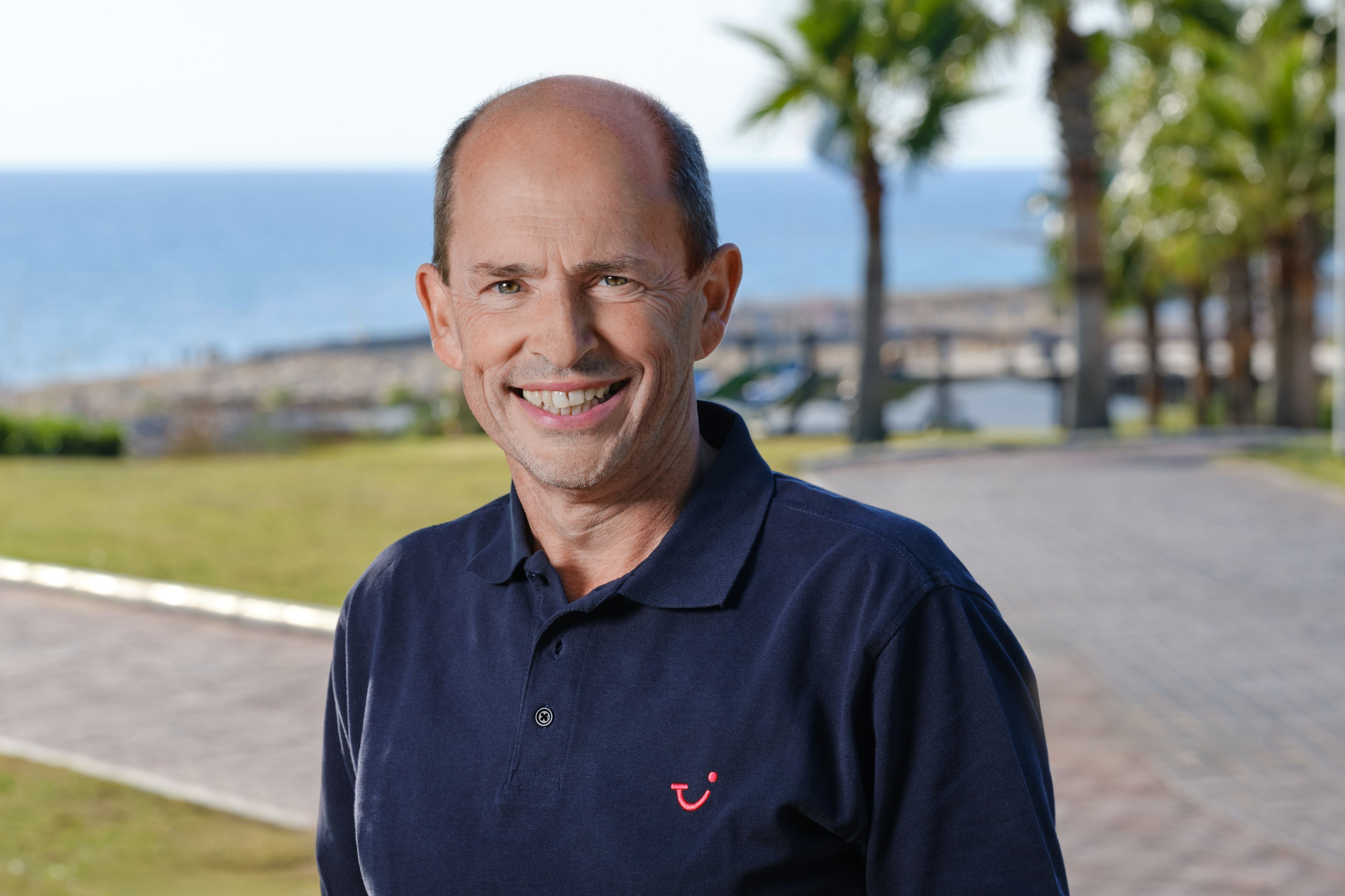 TUI-Österreich-Chef Gottfried Math sieht Vorteile bei früher Buchung: Steigende Flugkosten und kurzfristigere Entscheidungen beschäftigen die Reisebranche.