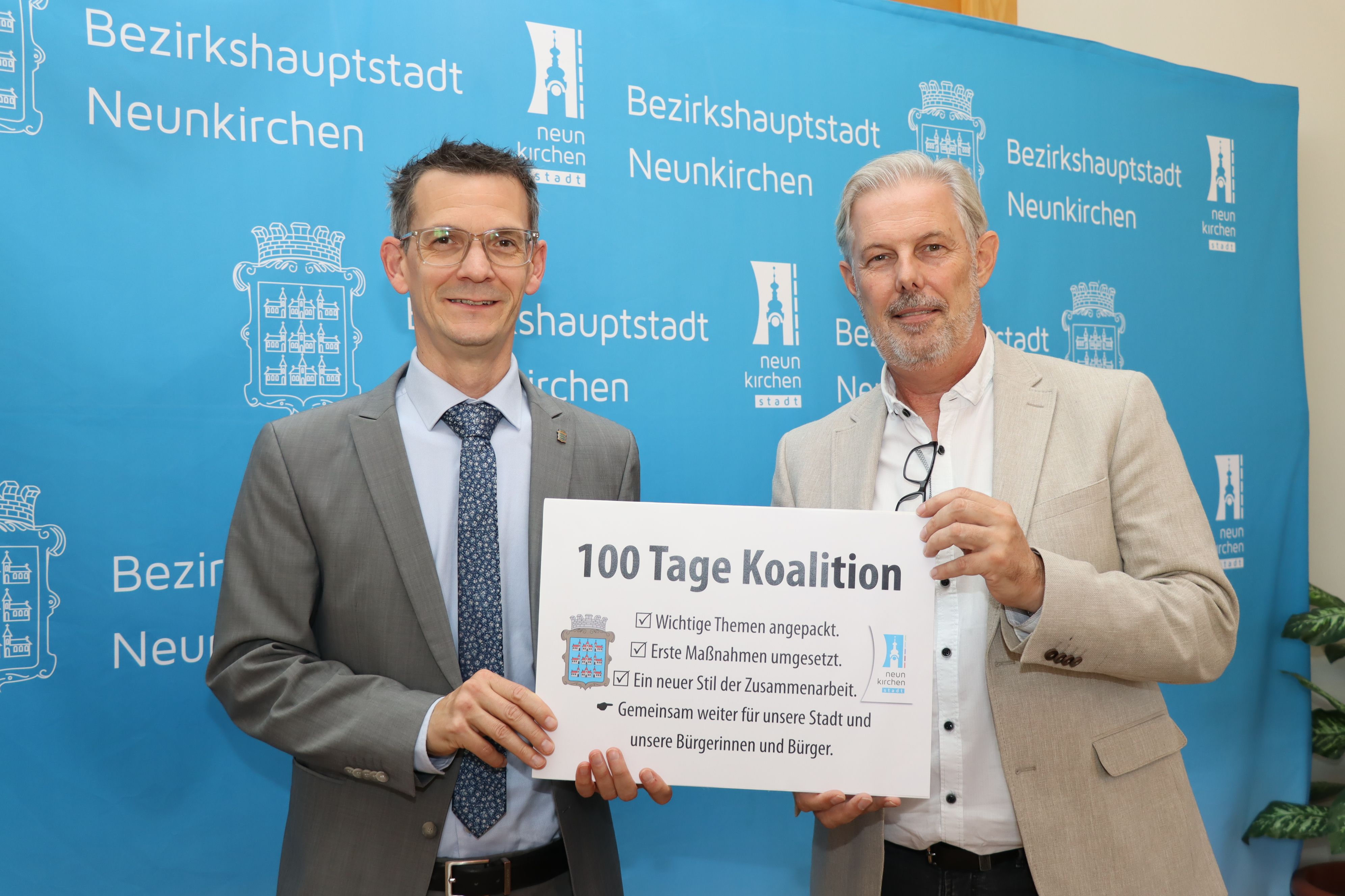 Bürgermeister Peter Teix (ÖVP, l.) und sein Vize Günther Kautz (SPÖ) präsentierten am Montag ihre erste Bilanz.