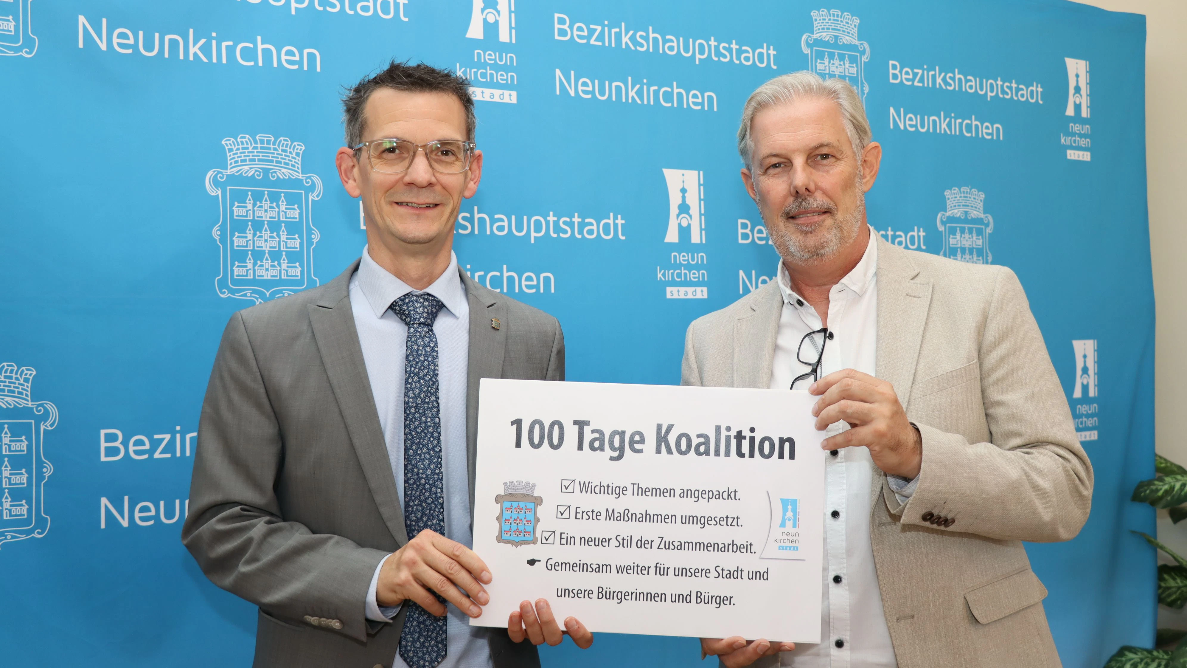 Bürgermeister Peter Teix (ÖVP) und sein Vize Günther Kautz (SPÖ) präsentierten am Montag ihre erste Bilanz.