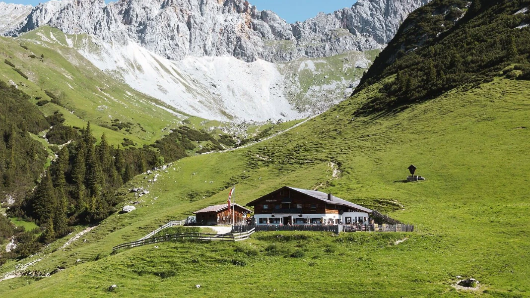 Die Wangalm im Tiroler Wettersteingebirge auf einer Seehöhe von 1.1751 Metern.