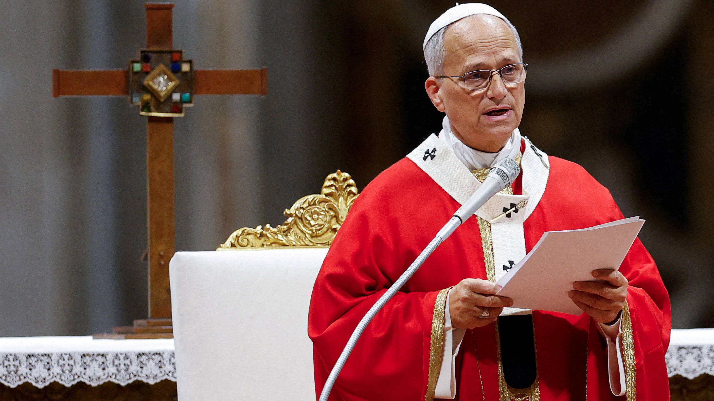 Papst Leo XIV. unterzieht sich am Dienstag einer Operation an der Lunge.