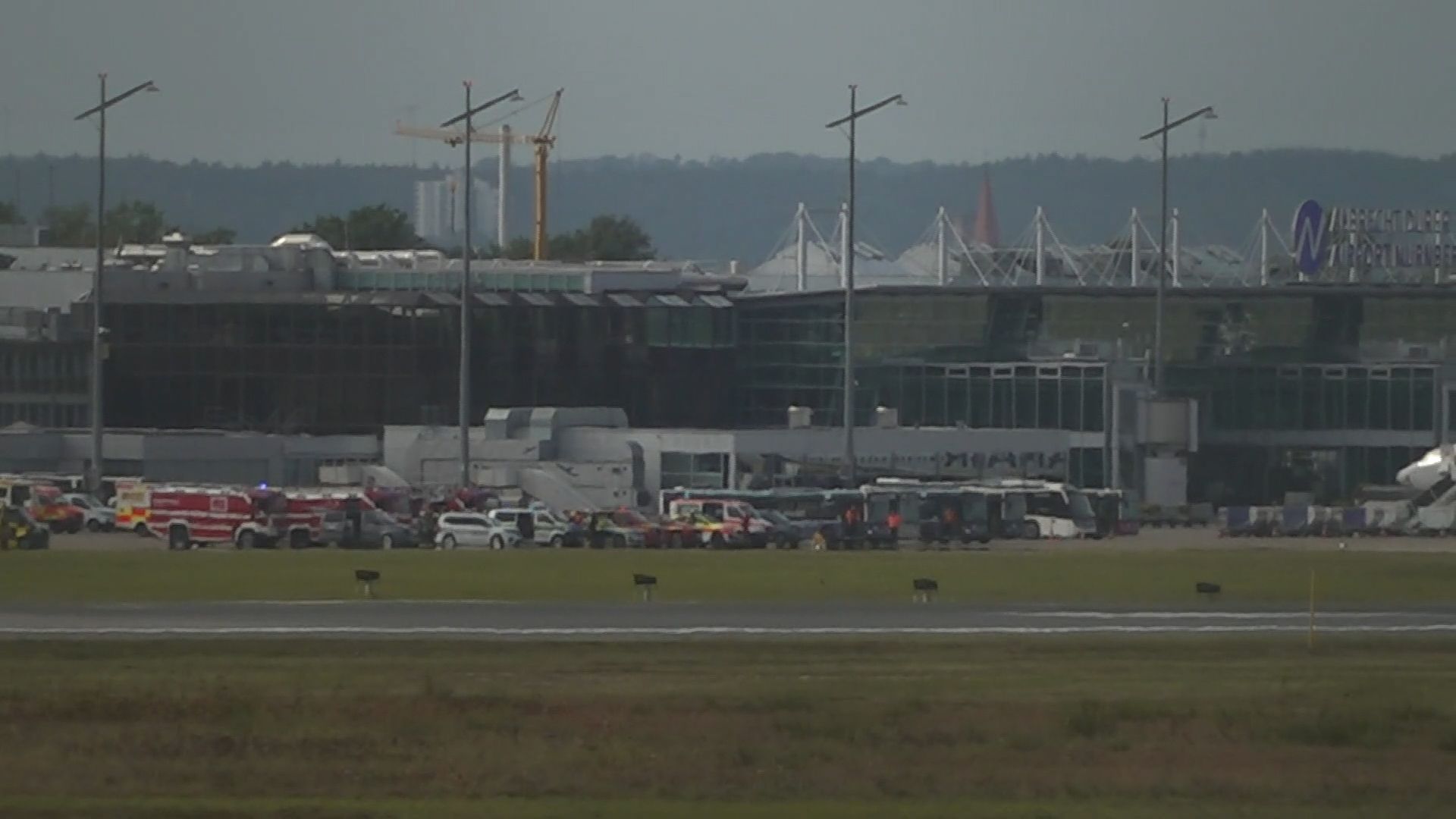 Heute.at - Rätsel um Notsignal: Eurofighter begleiten Passagierjet