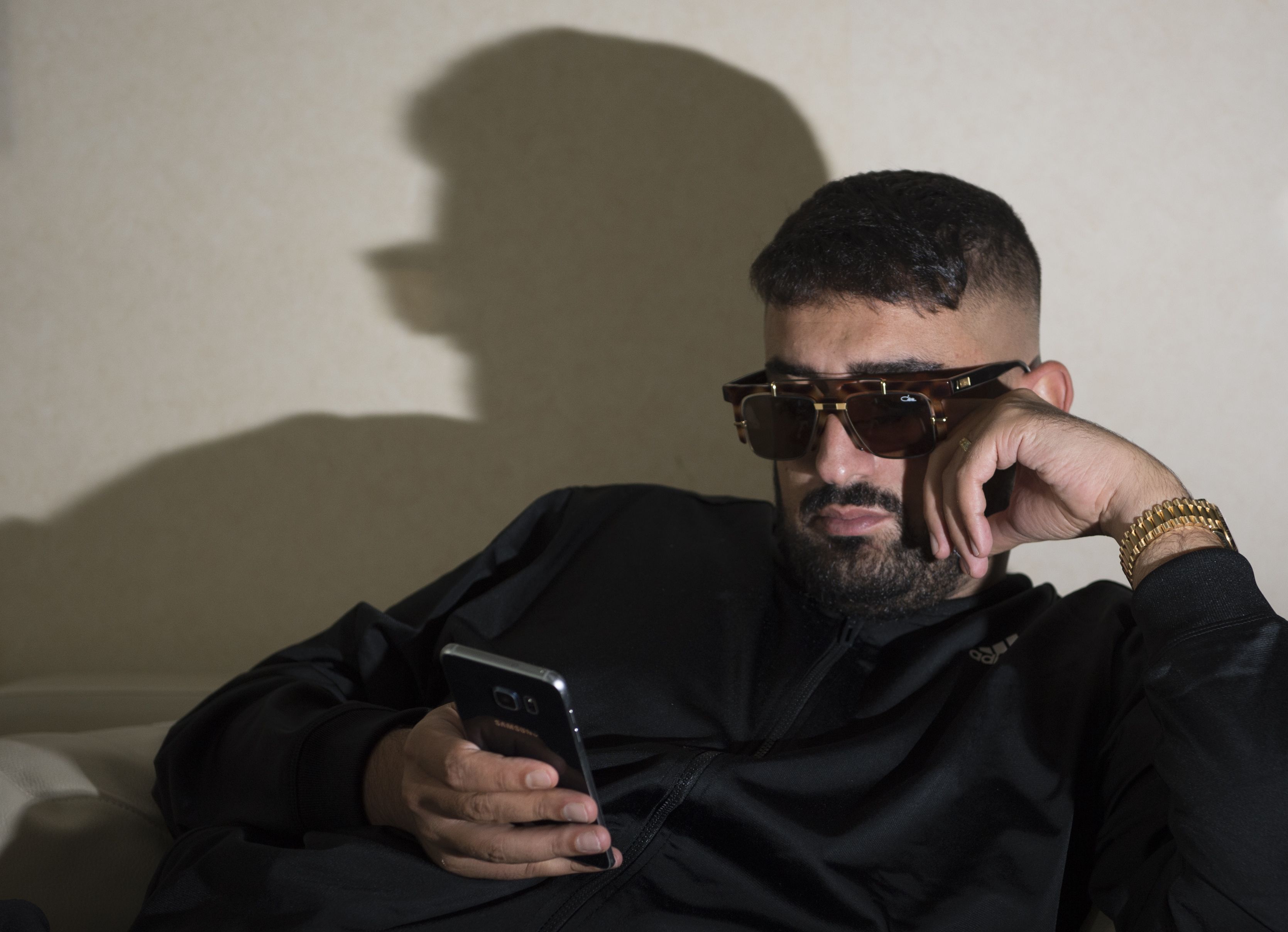 Rapper Haftbefehl liegt laut Medienberichten auf einer Intensivstation in der Schweiz.