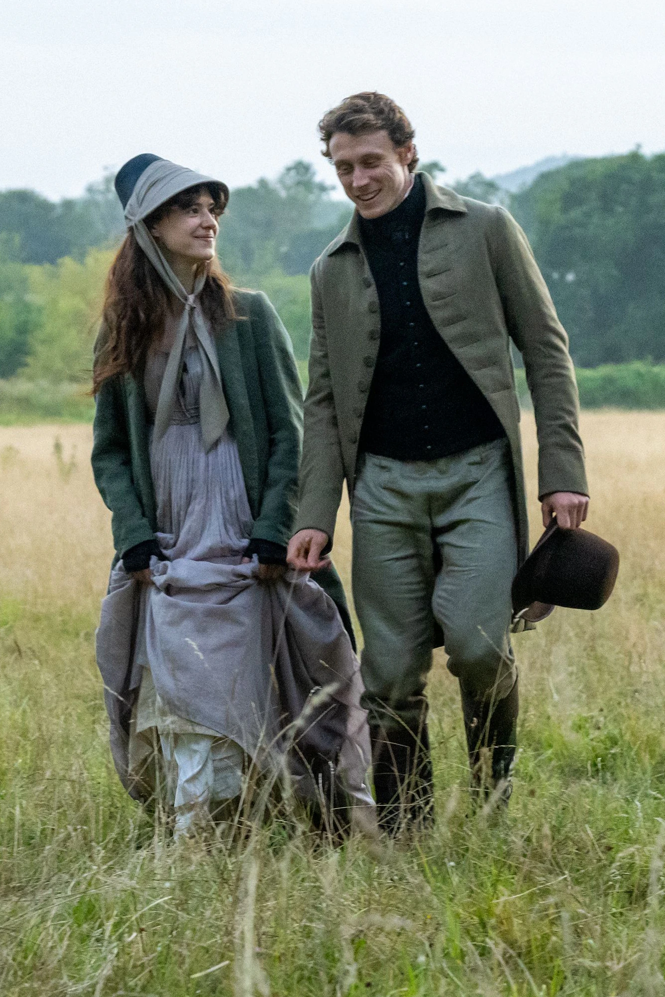 Elinor (Daisy Edgar-Jones) verliert auch dann nicht die realität aus den Augen, als sie sich in Edward Ferrars (George MacKay) verliebt: Jane Austens "Sinn und Sinnlichkeit" startet diese Woche in den Kinos