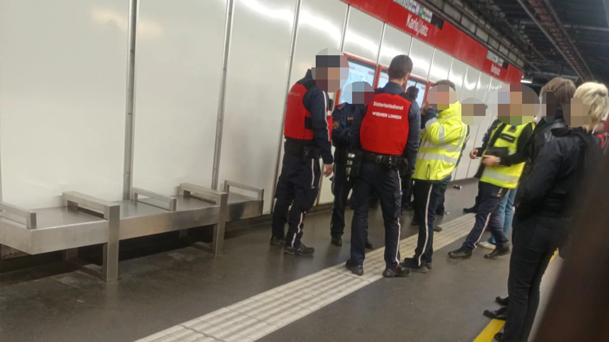 In der Nacht auf Mittwoch sorgte ein Mann für einen Polizeieinsatz bei einer U-Bahn-Station.