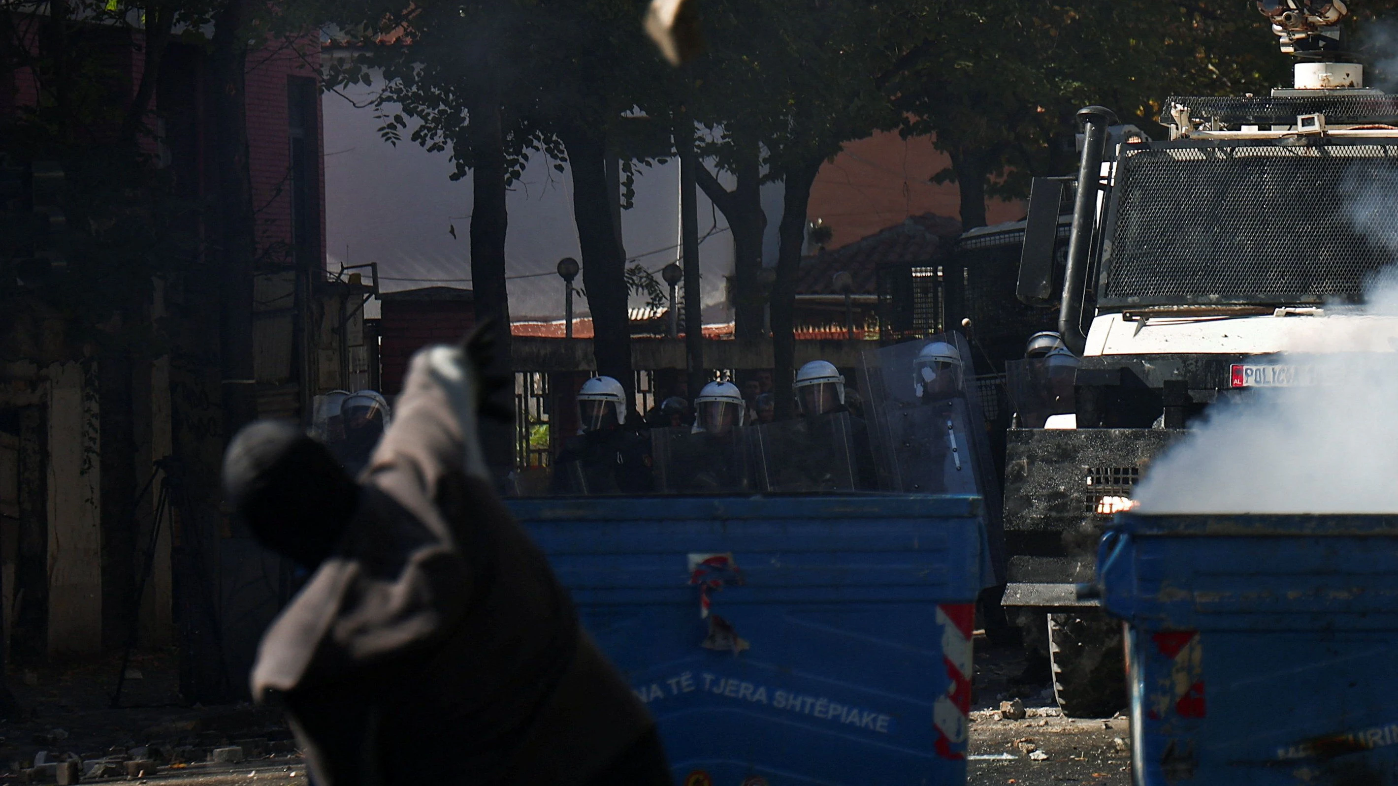 Die Proteste in der albanischen Hauptstadt Tirana dauern weiter an. (Symbolbild)