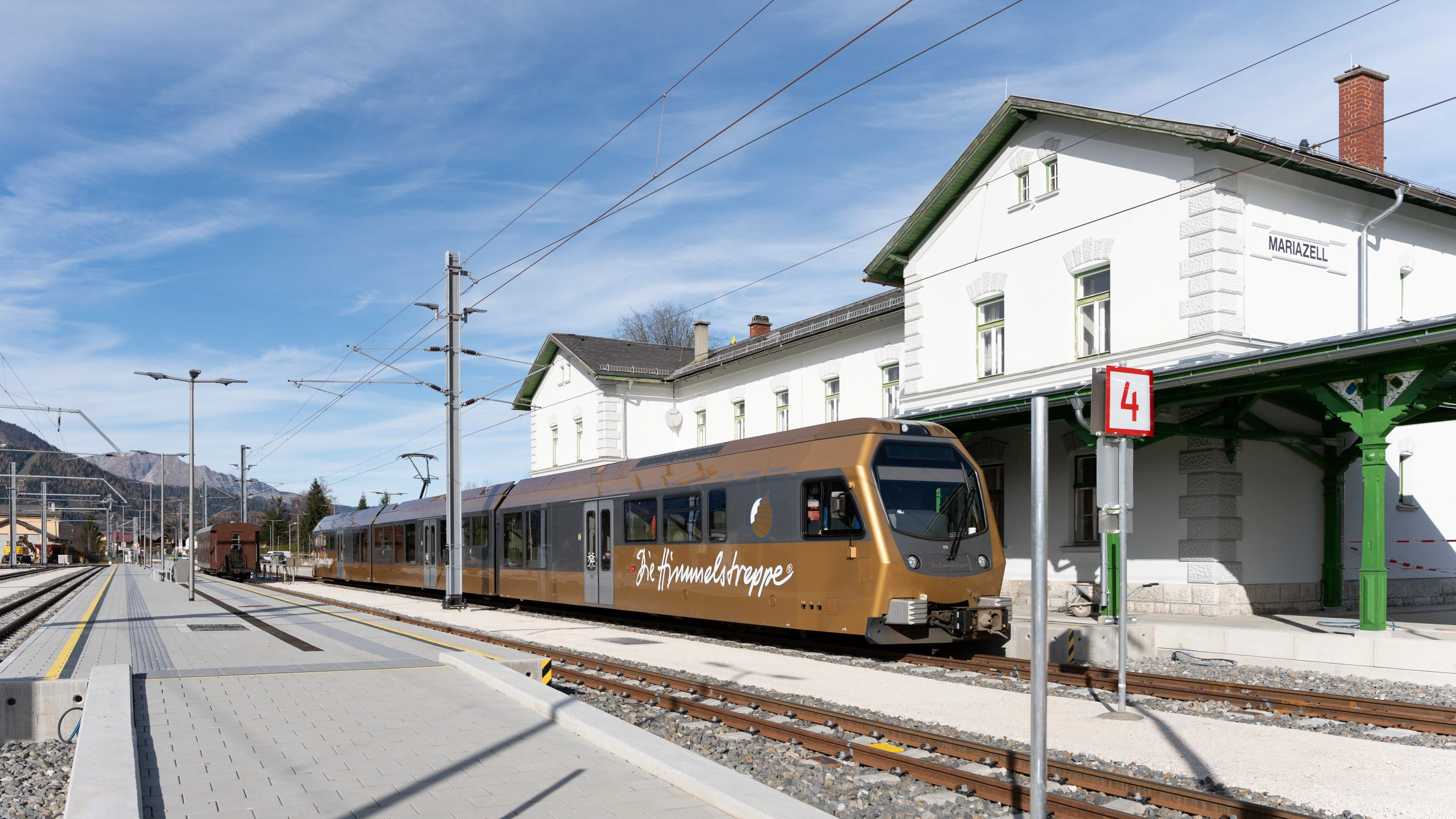 Die Himmelstreppe vor dem Bahnhof Mariazell.
