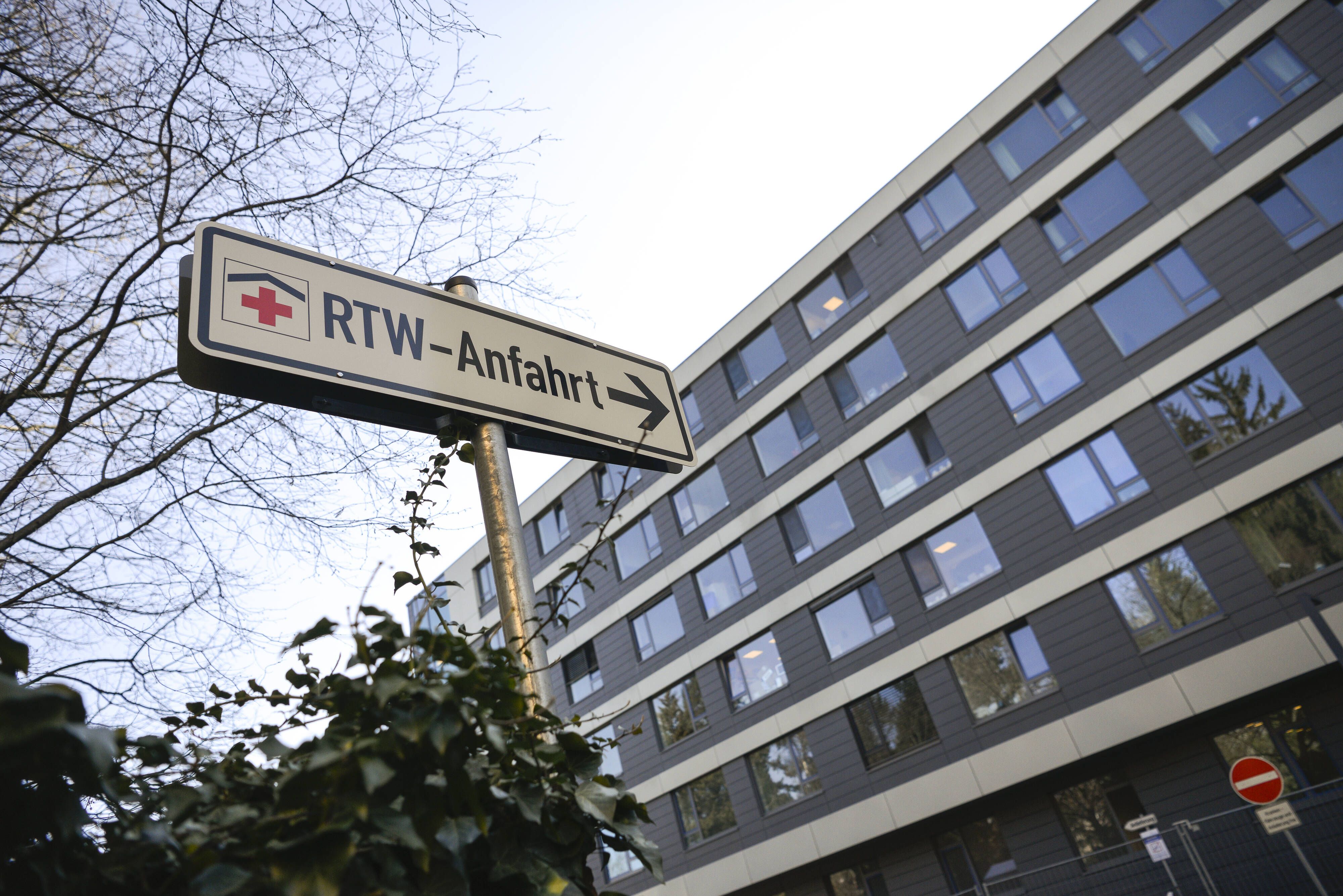 Beschilderung rund um das Klinikum Hanau