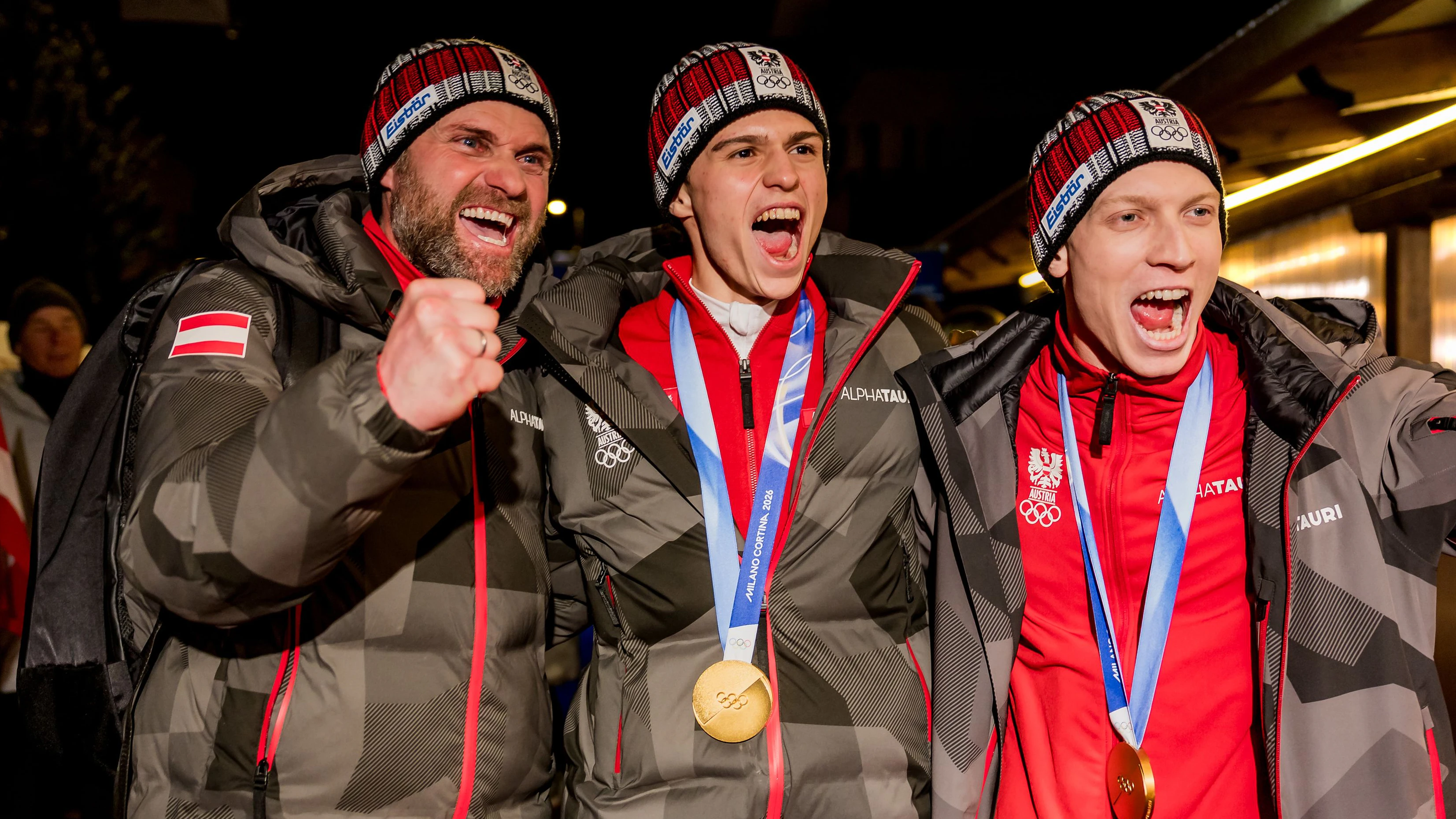Andreas Widhölzl mit seinen Olympiasiegern Stephan Embacher und Jan Hörl