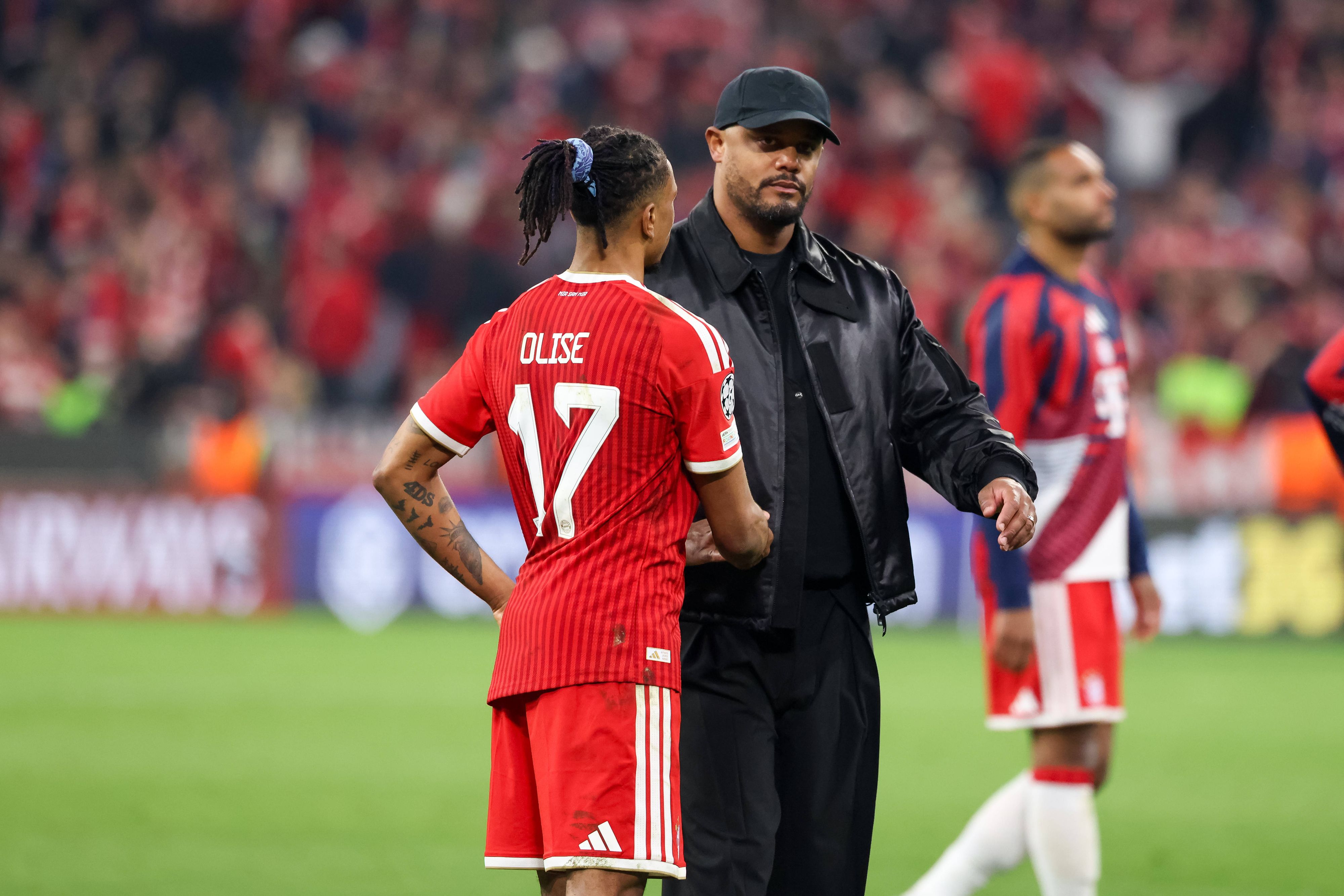 Michael Olise und Vincent Kompany.