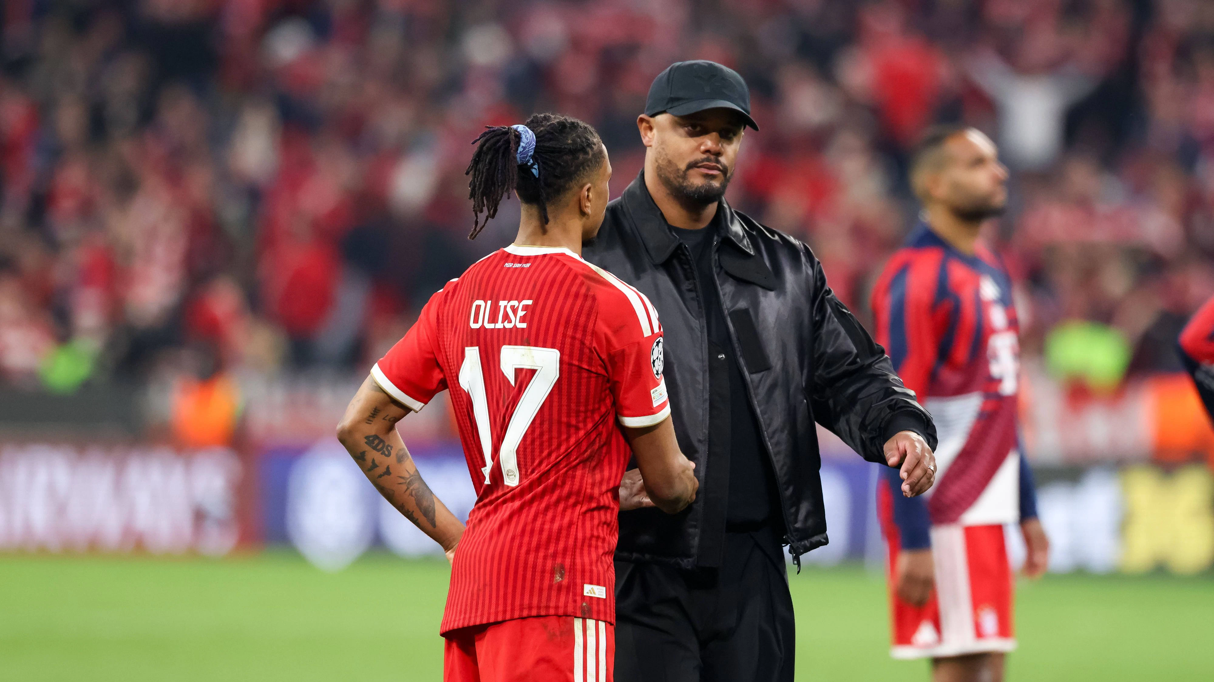 Vincent Kompany FC Bayern Muenchen, Cheftrainer mit Michael Olise FC Bayern Muenchen, 17 enttaeuscht nach dem Spiel, Emotionen, GER, FC Bayern Muenchen vs. Paris St. Germain, Fussball, UEFA Champions League, Halbfinale, Rueckspiel, Saison 2025/2026, 06.05.2026, GER, FC Bayern Muenchen vs. Paris St. Germain, Fussball, UEFA Champions League, Halbfinale, Rueckspiel, Saison 2025/2026, 06.05.2026 Muenchen *** Vincent Kompany FC Bayern Muenchen, Head Coach with Michael Olise FC Bayern Muenchen, 17 disappointed after the match, Emotions, GER, FC Bayern Muenchen vs Paris St Germain, Football, UEFA Champions League, Semi-final, second leg, 2025 2026 season, 06 05 2026, GER, FC Bayern Muenchen vs Paris St Germain, Football, UEFA Champions League, Semi-final, second leg, 2025 2026 season, 06 05 2026 Muenchen Copyright: xEibner-Pressefoto/JennixMaulx EP_JML