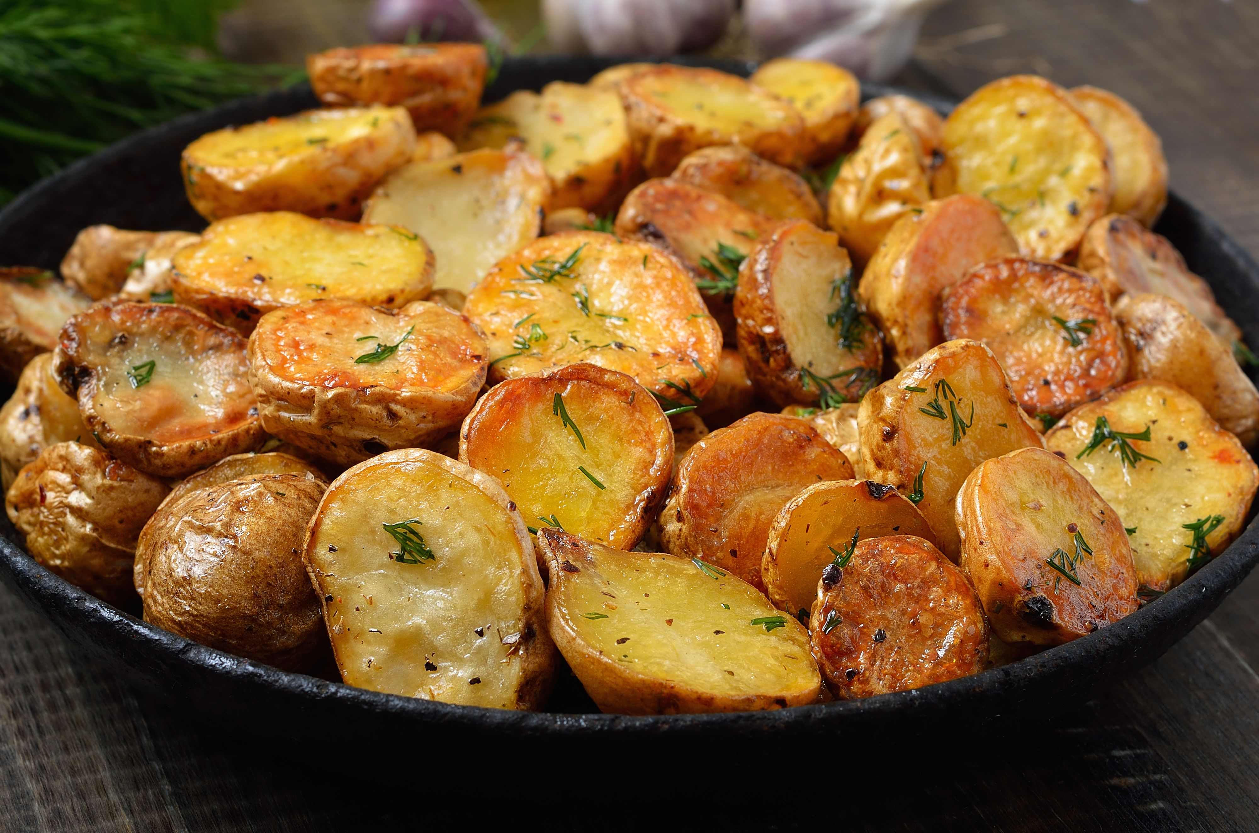 Goldbraun, knusprig und herrlich würzig: Bratkartoffeln sind echtes Soulfood.