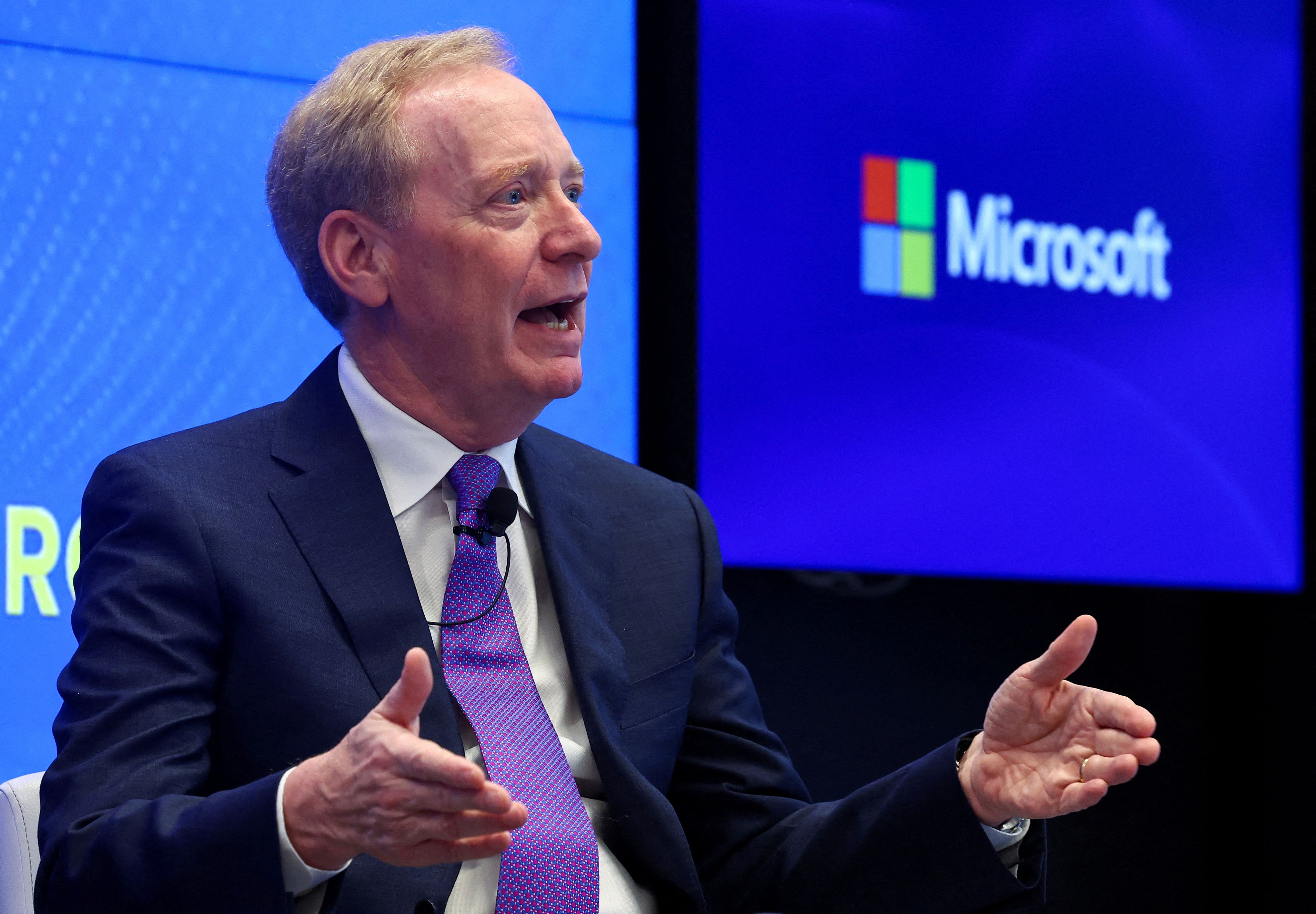 Microsoft Vizepräsident Brad Smith warnt eindringlich vor Gefahren der künstlichen Intelligenz. 