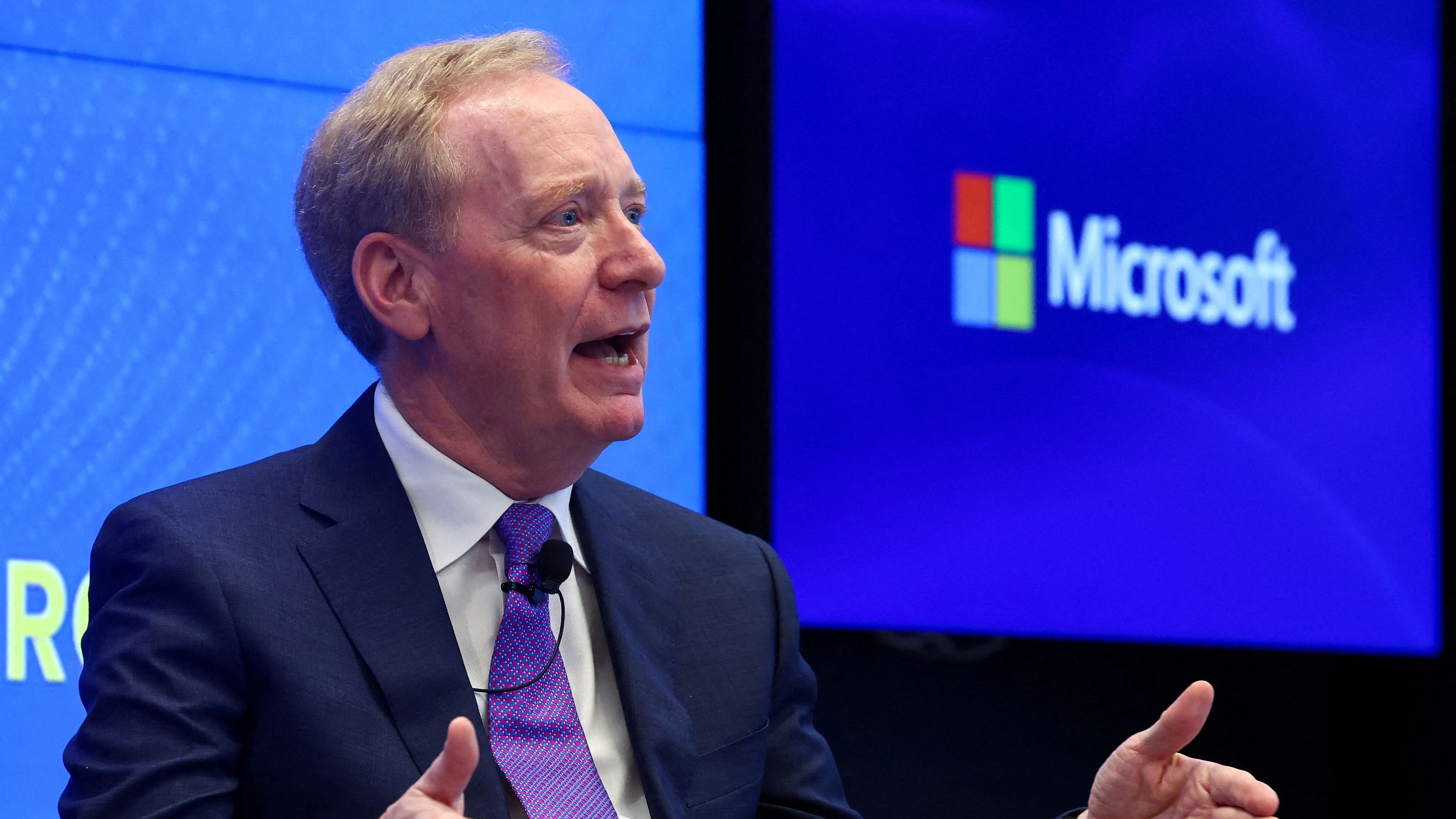 Microsoft Vizepräsident Brad Smith warnt eindringlich vor Gefahren der künstlichen Intelligenz. 