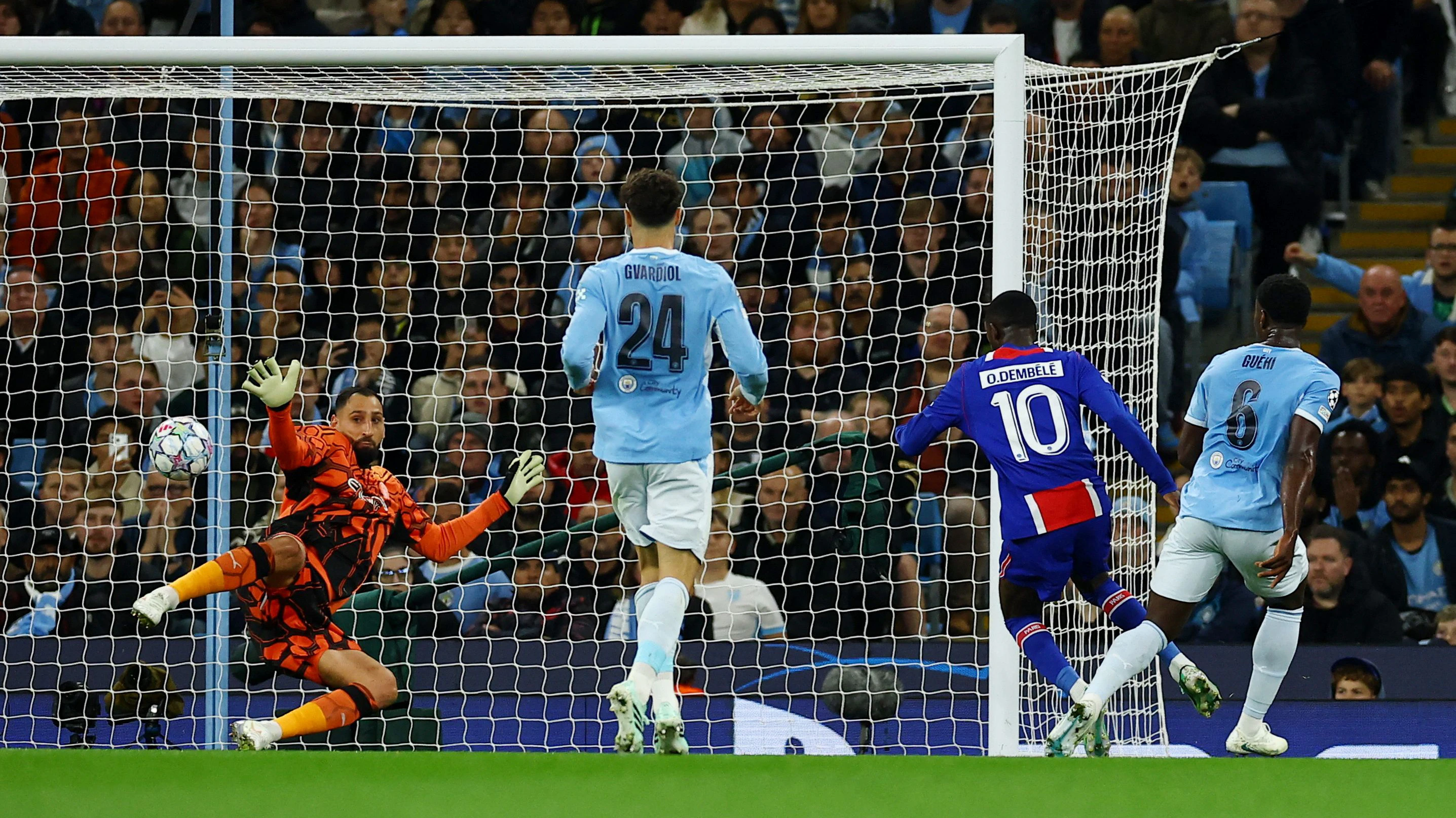 Paris St.-Germain bejubelt den Doppelschlag gegen Manchester City. 
