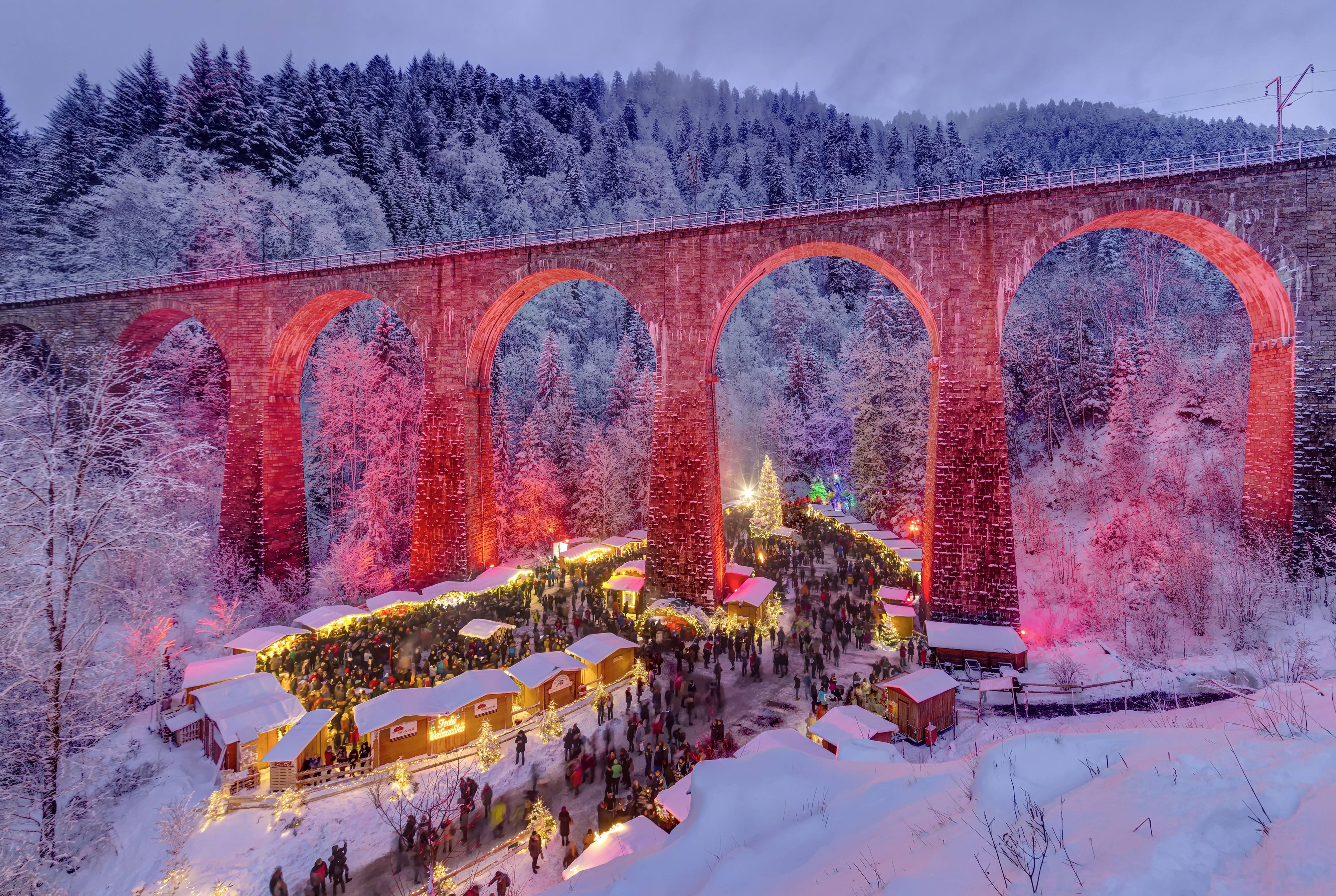 Der Weihnachtsmarkt in der Ravennaschlucht im Hochschwarzwald ist einer der schönsten in Deutschland.