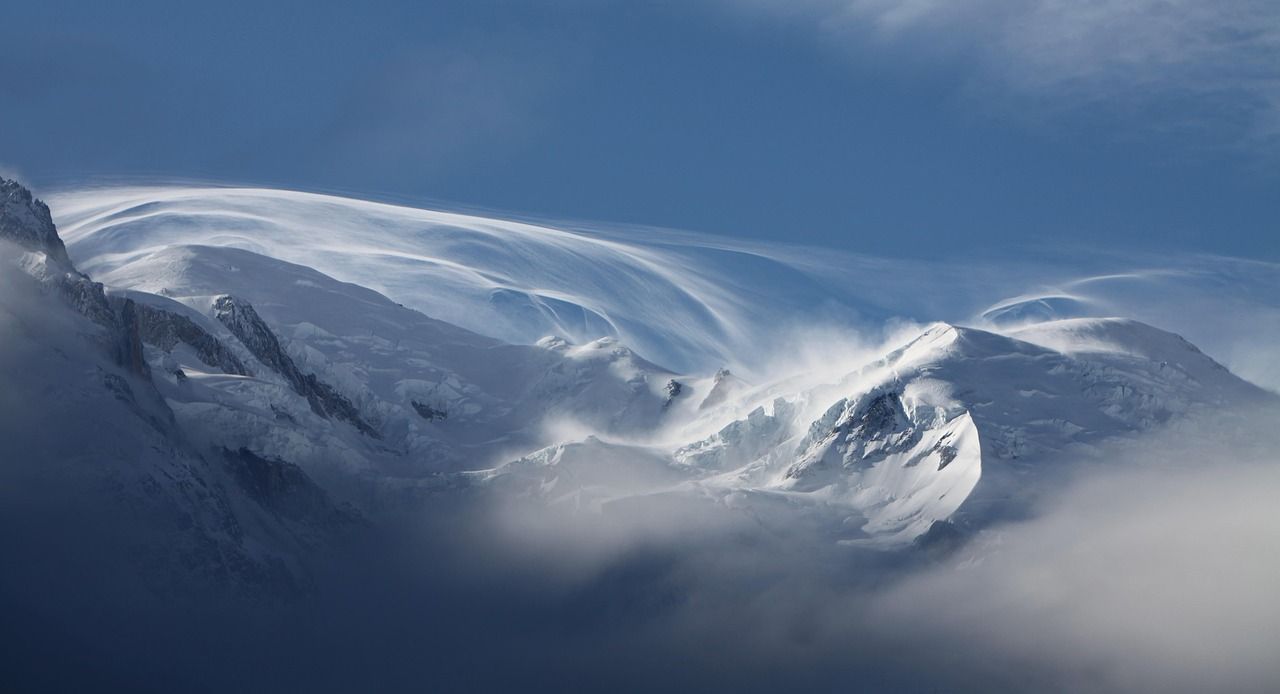 Schneebedeckter Mont Blanc in den Alpen