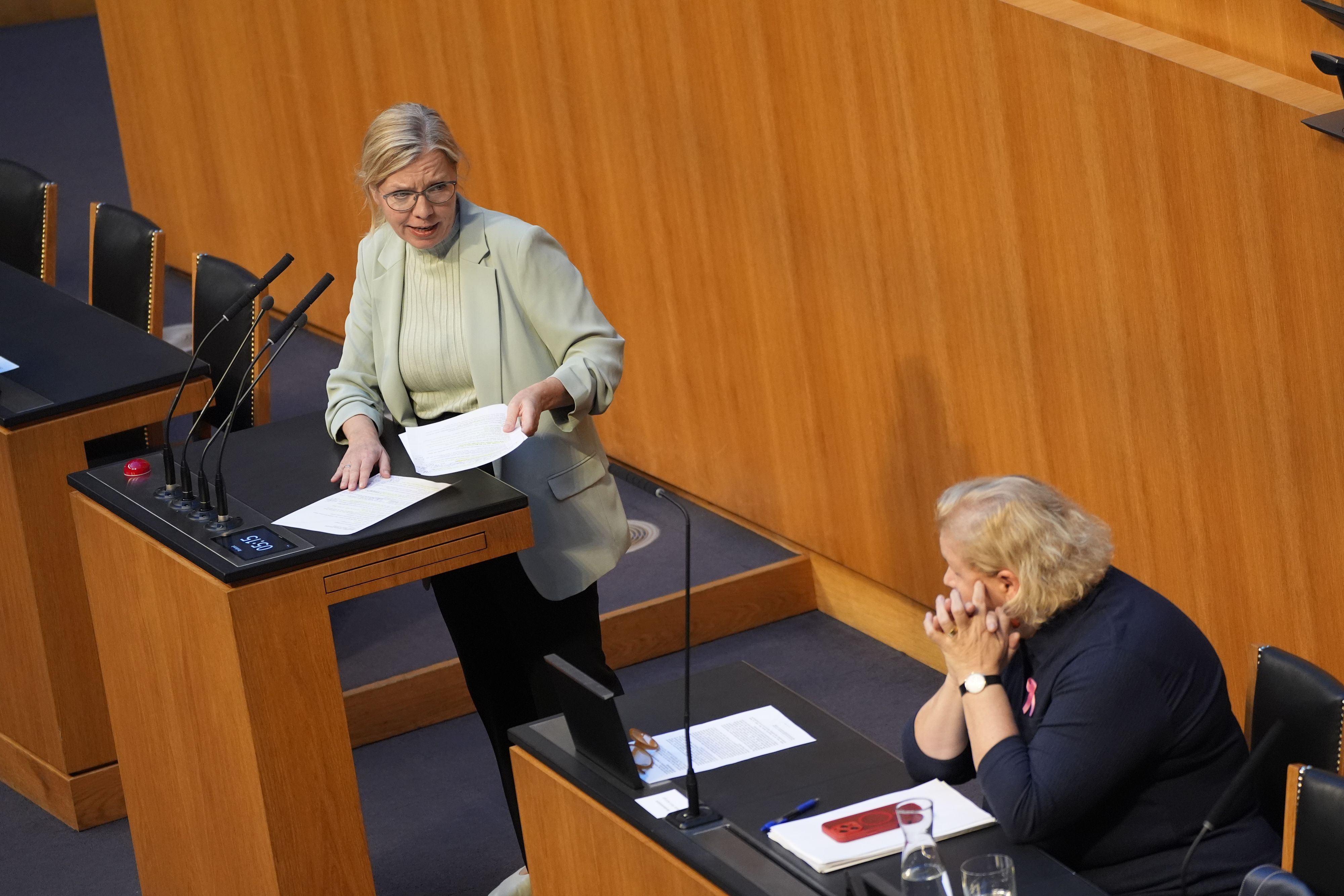 Das ÖGK-Strategiepapier sorgt für einen heftigen Schlagabtausch im Nationalrat.
