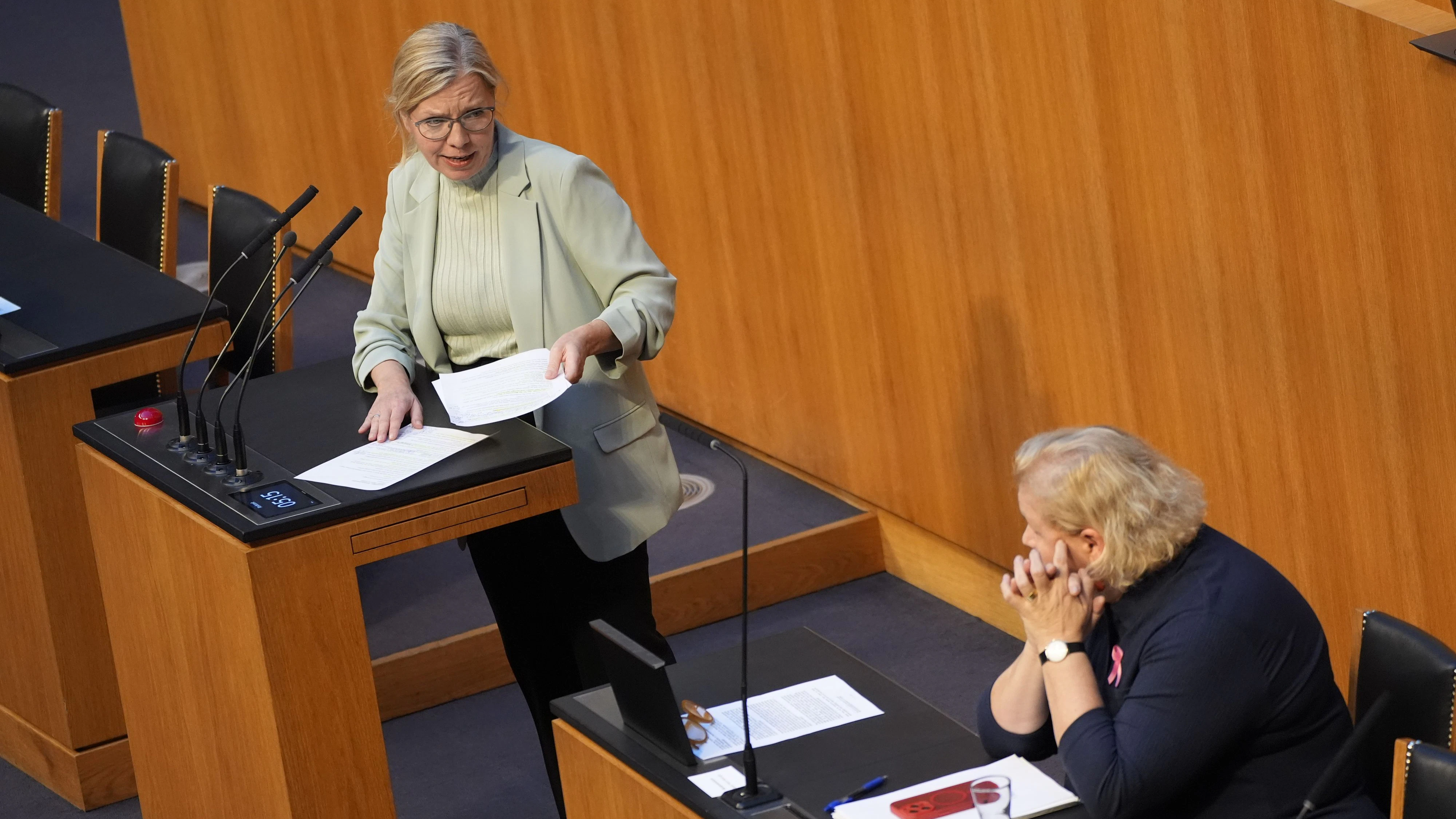 Das ÖGK-Strategiepapier sorgt für einen heftigen Schlagabtausch im Nationalrat.