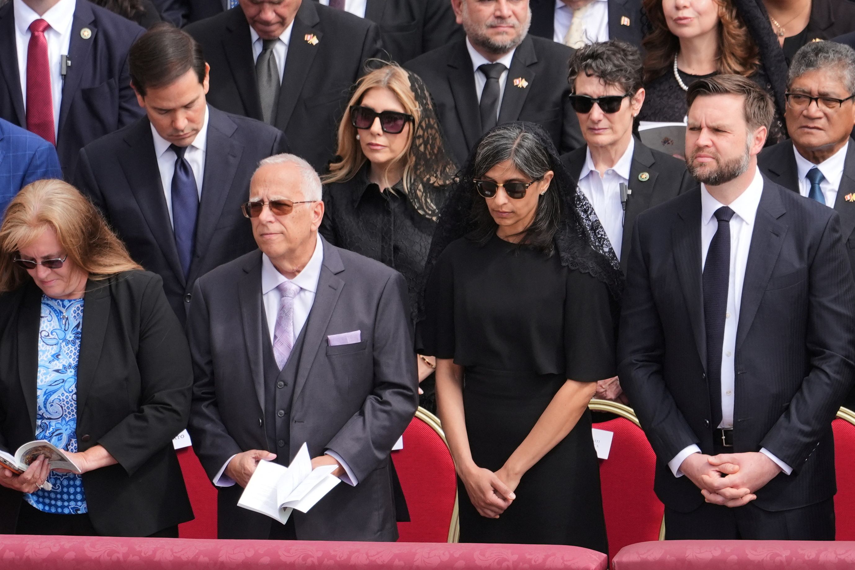 Louis Prevost (zweiter von links) ist wie sein Bruder Papst Leo an Krebs erkrankt - hier bei der Inauguration von Leo an Seite von JD Vance und seiner Frau Usha (Archivfoto)