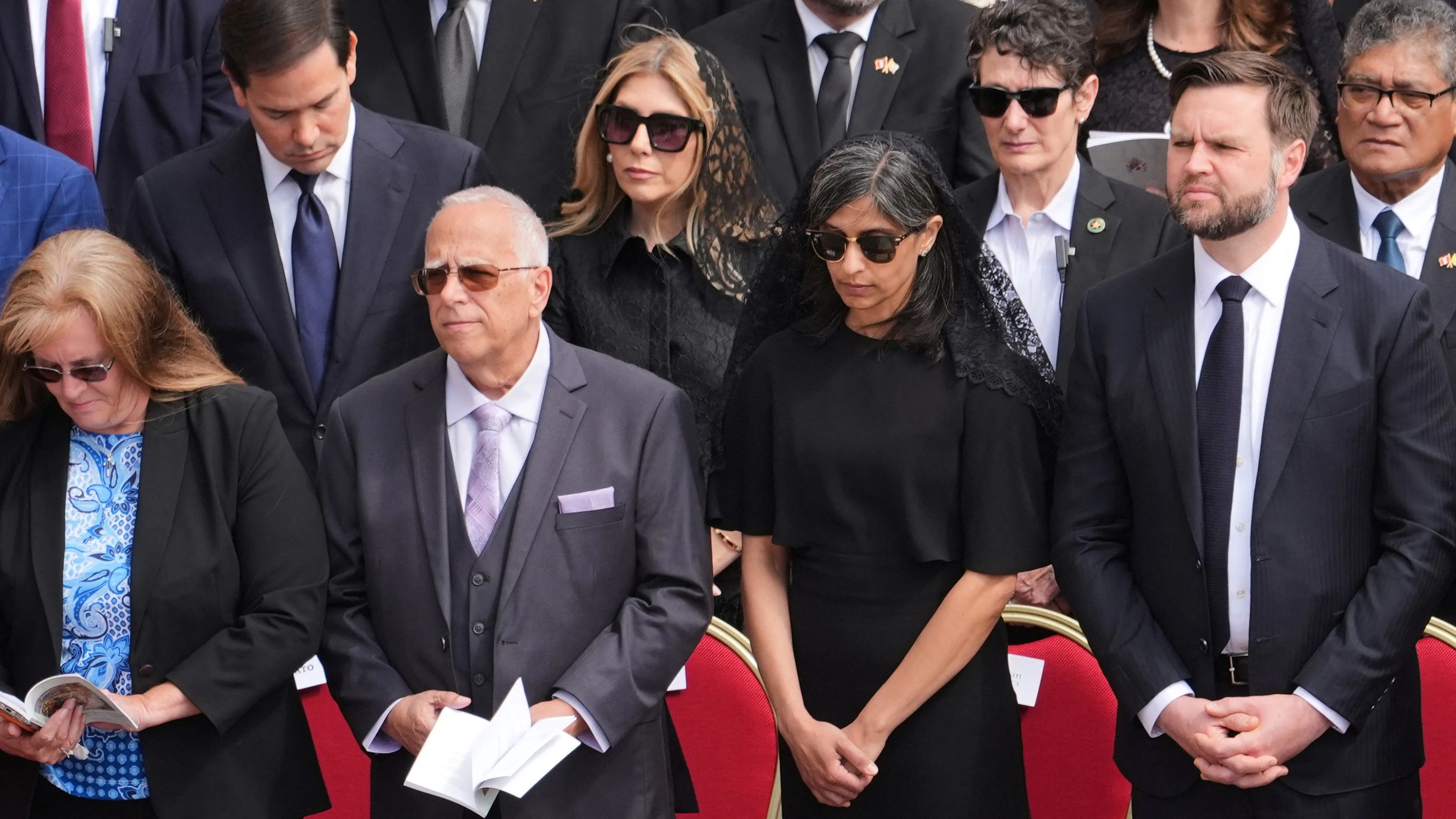 Louis Prevost (zweiter von links) hat wie sein Bruder Papst Leo Krebs,