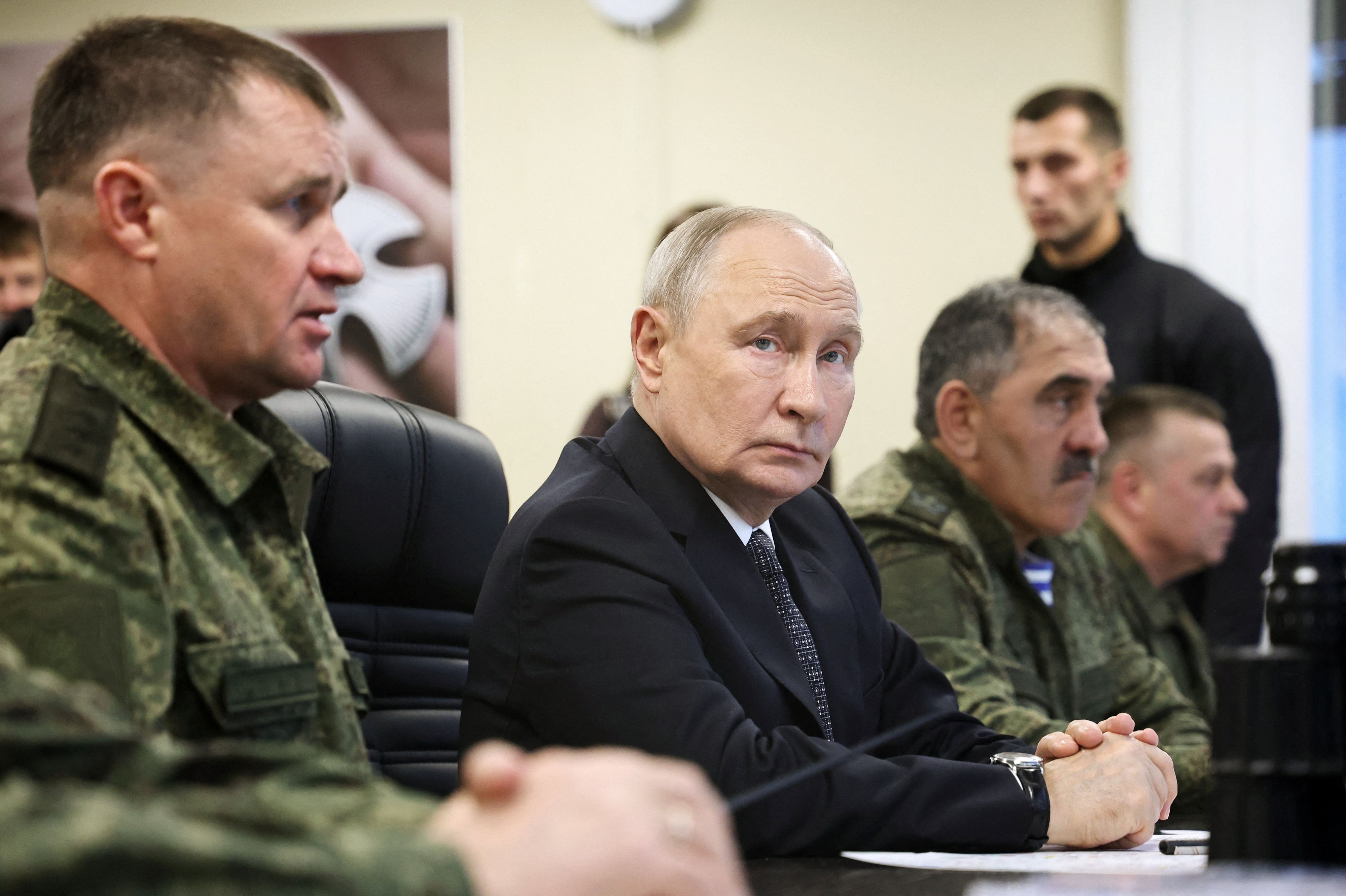 Der russische Präsident Wladimir Putin am 2. Oktober 2026 auf dem Truppenübungsplatz Tschebarkul.