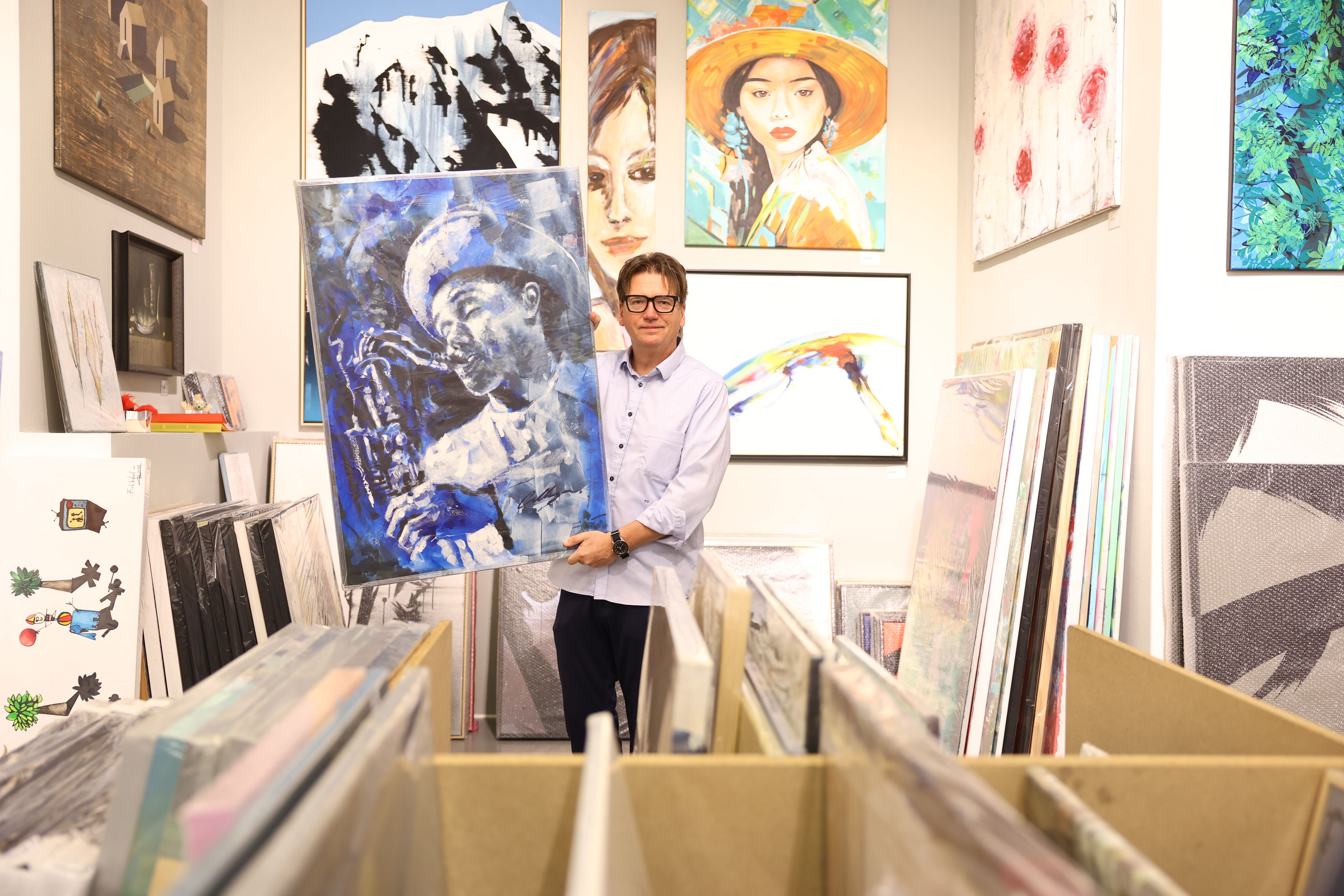 Peter Doujak sperrte den Kunst-Supermarkt in Wien wieder auf.