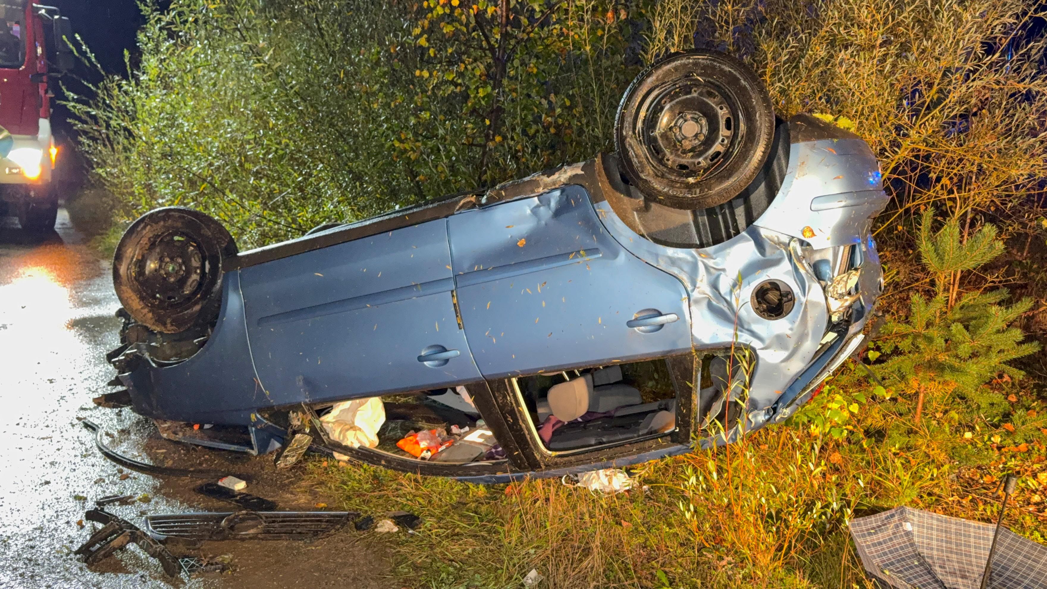 Heute.at - Junge Autofahrerin überlebt spektakulären Crash