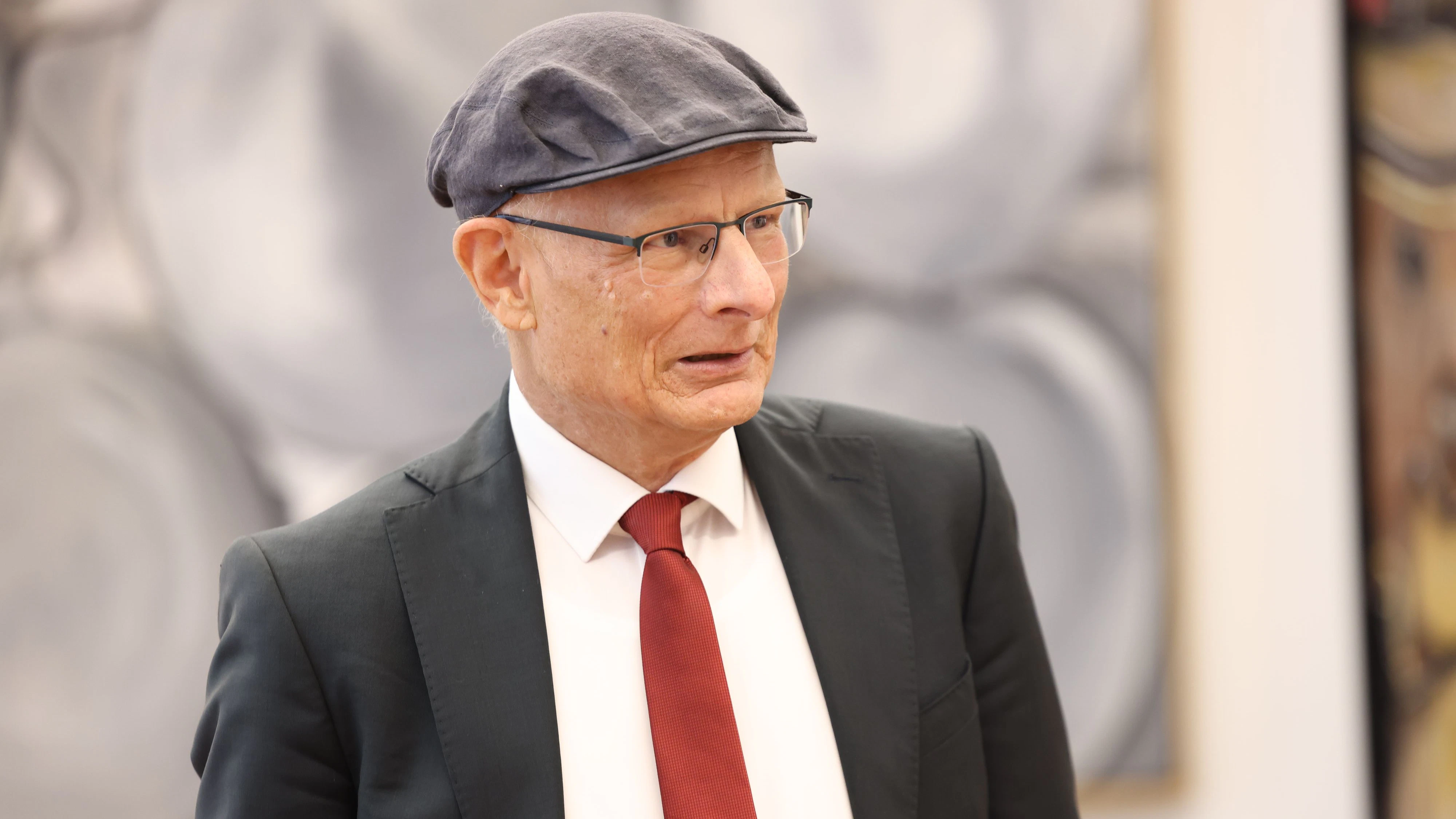 Marterbauer sieht in Paketabgabe sogar eine Steuersenkung.
