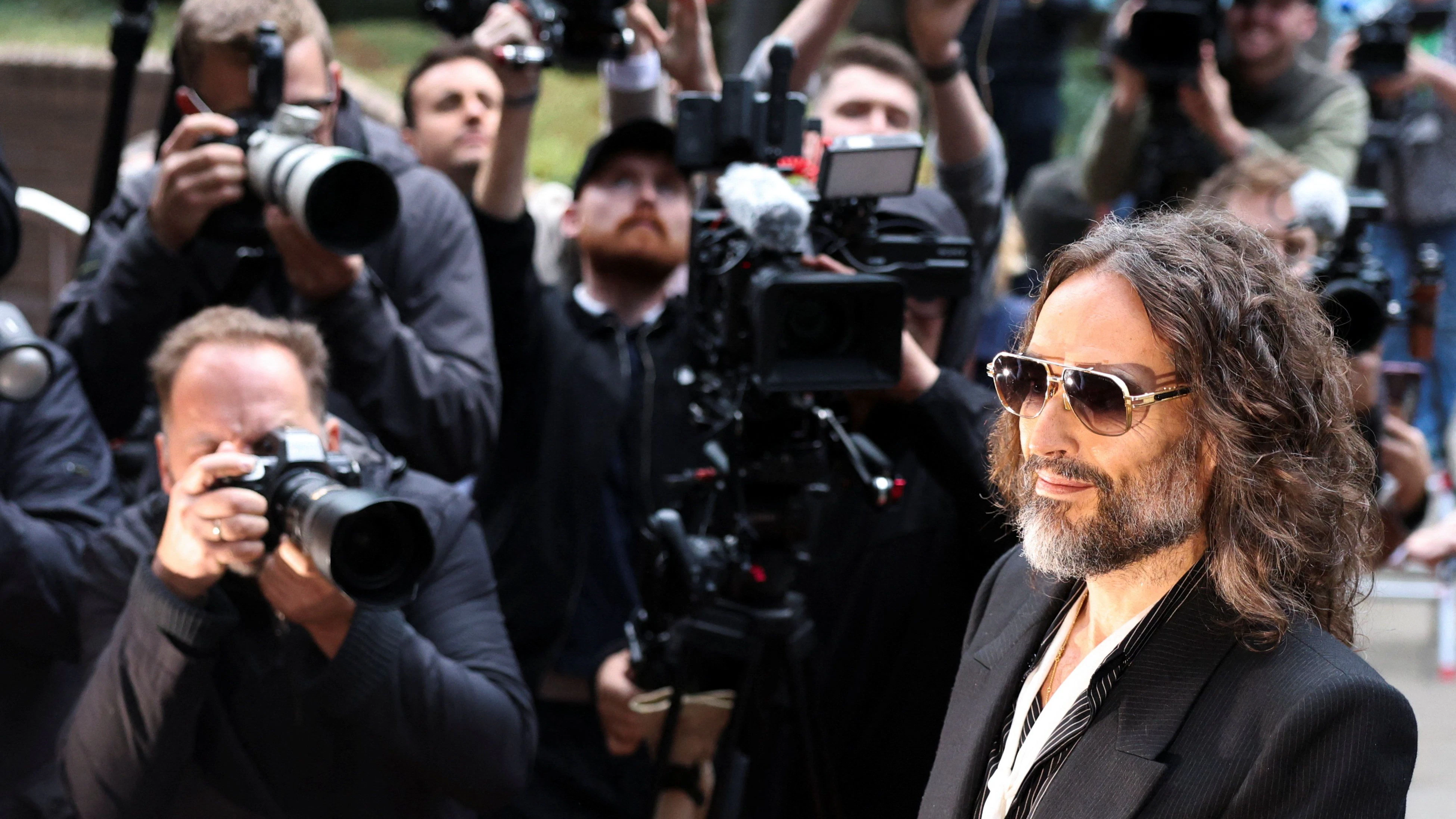 Heute.at - Prozess gegen Russell Brand: Sexraubtier