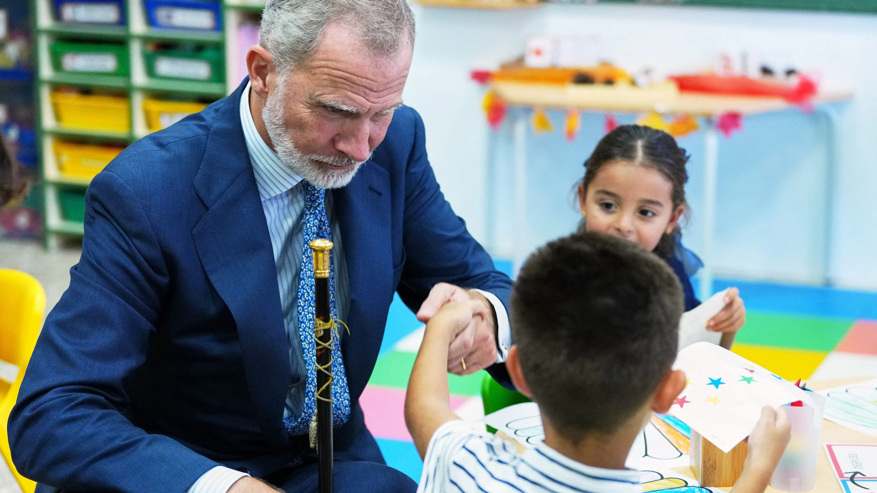 Spaniens König Felipe besuchte eine Schule.