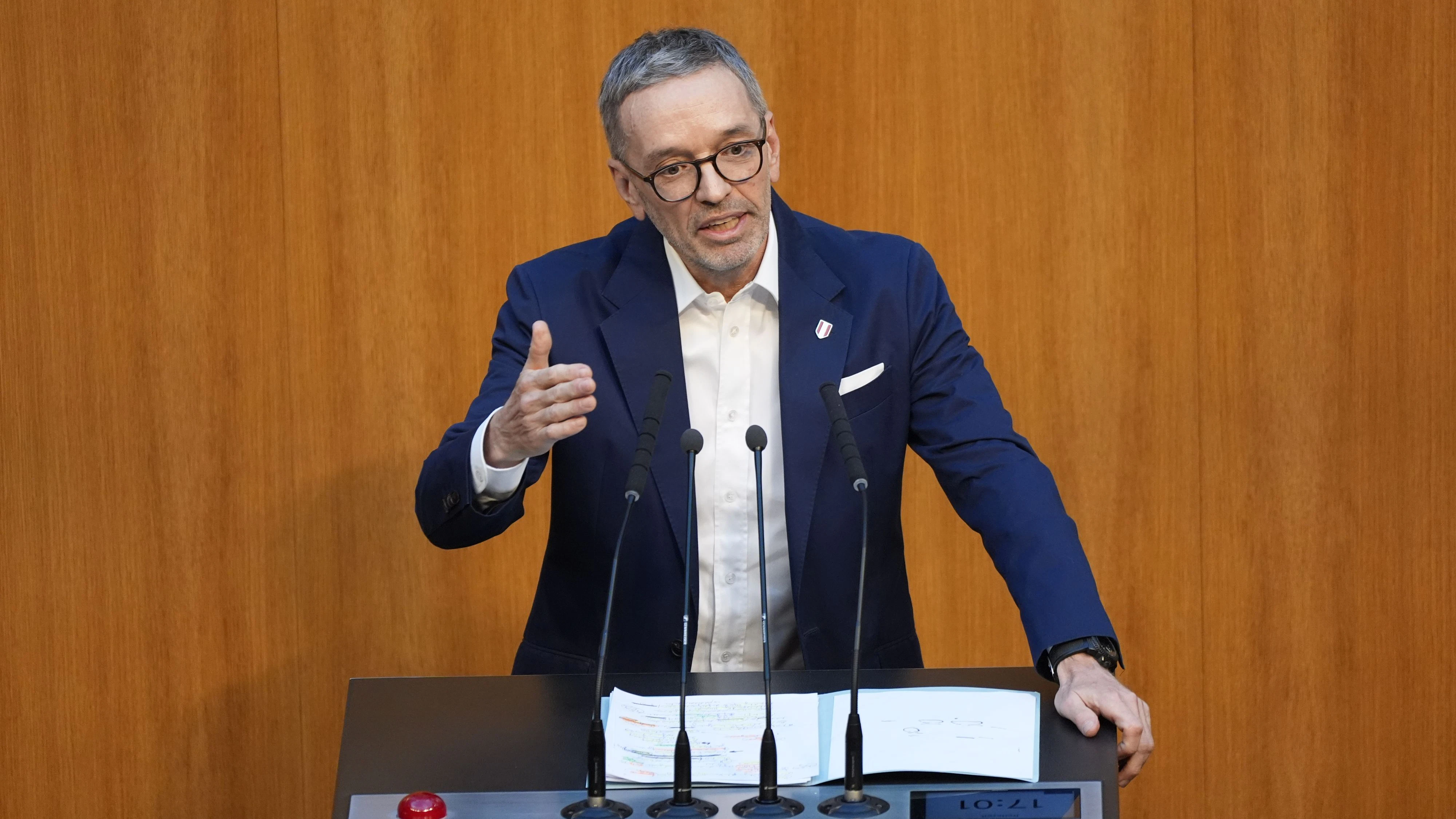 FPÖ-Chef Herbert Kickl rechnet mit der Regierung hart ab.