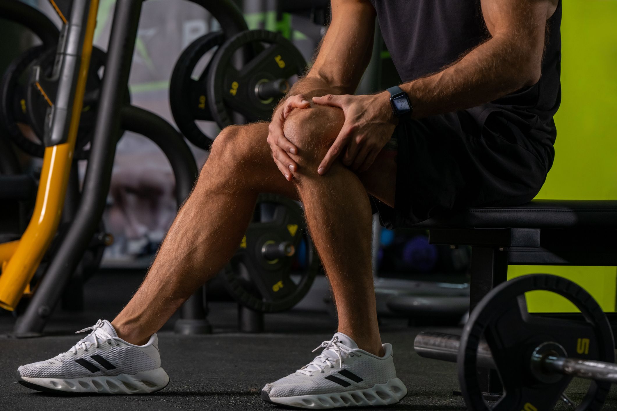 Auch viele junge Sportlerinnen und Sportler verletzen sich regelmäßig bei Kraftsport.
