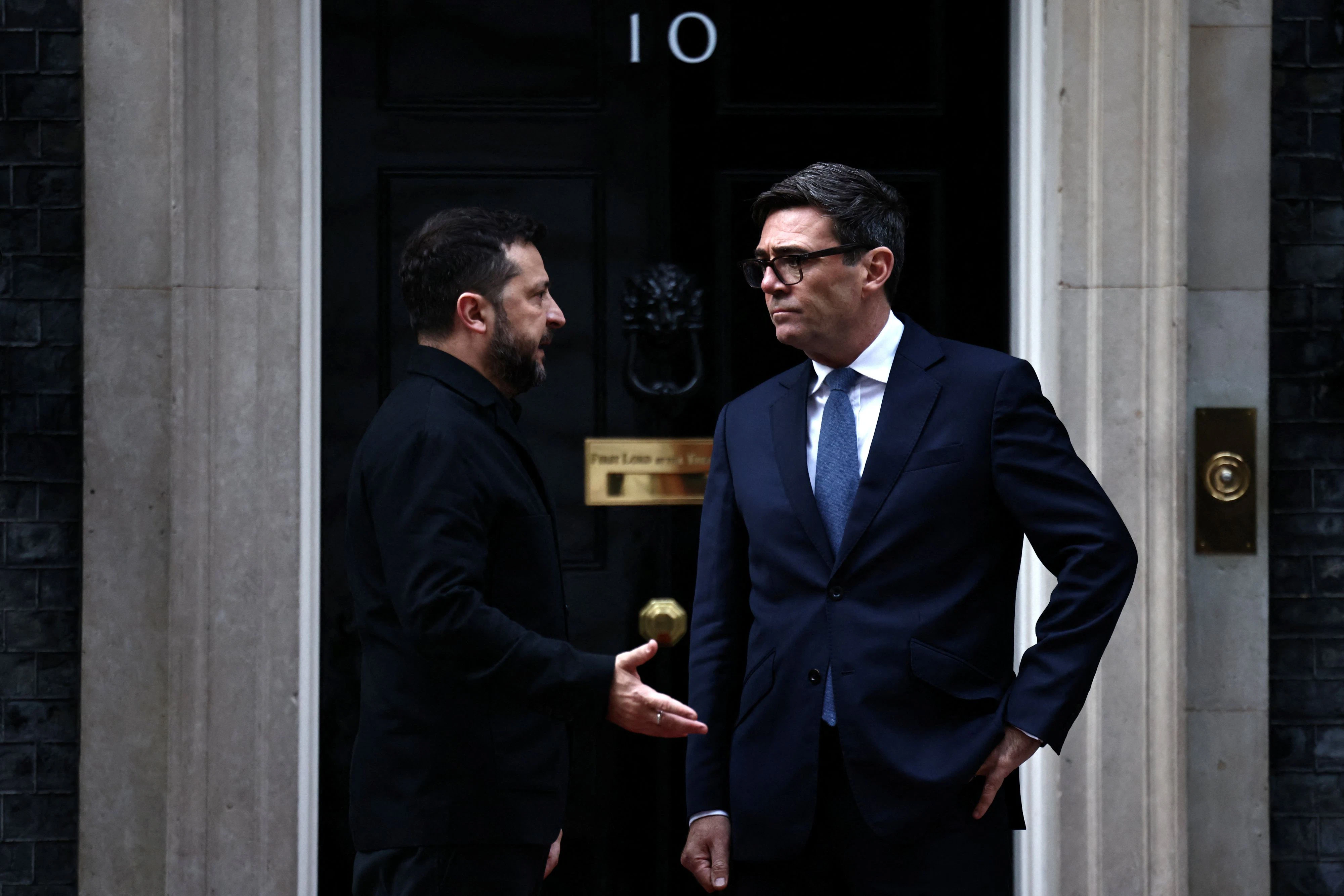 … und Premierminister Andy Burnham um mehr Unterstützung für sein Land, sollten die USA langfristig ausfallen