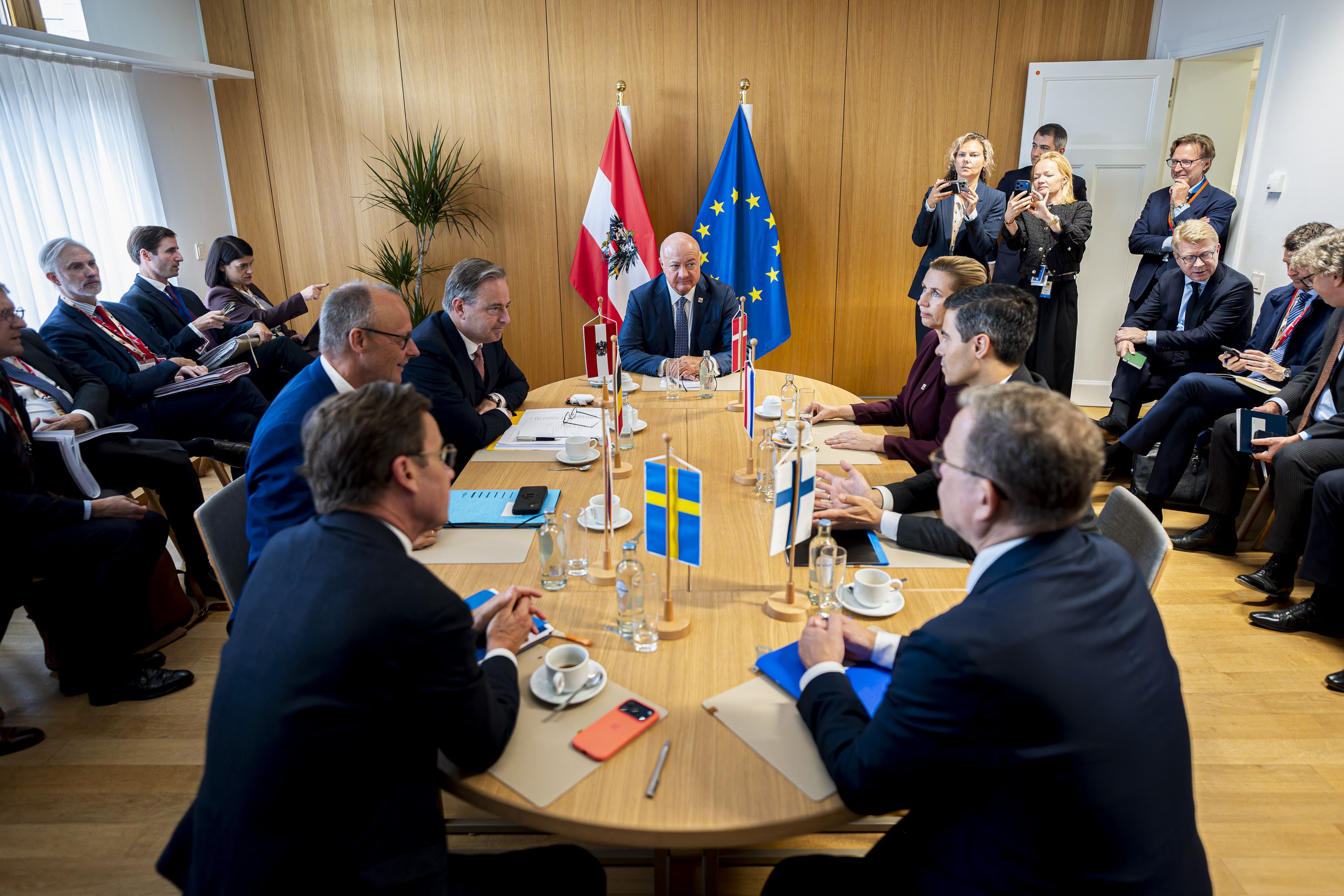 Bundeskanzler Christian Stocker (ÖVP) organisierte vor Start des EU-Gipfels zum Budget ein Treffen mit Staatschefs der Netto-Zahler.