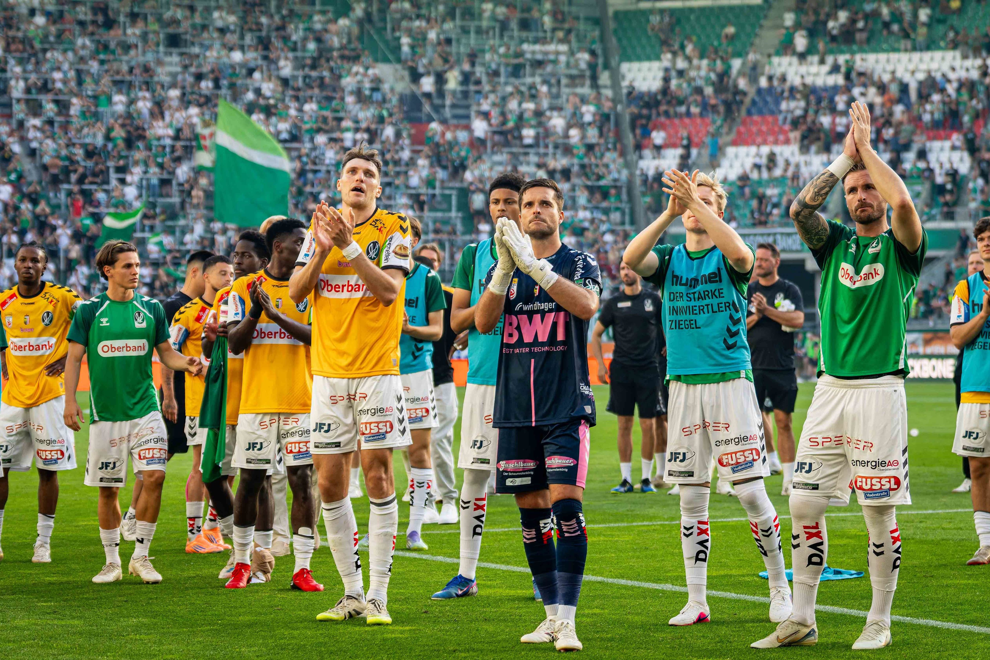Andreas Leitner steht als Ried-Kapitän seinen Mann.