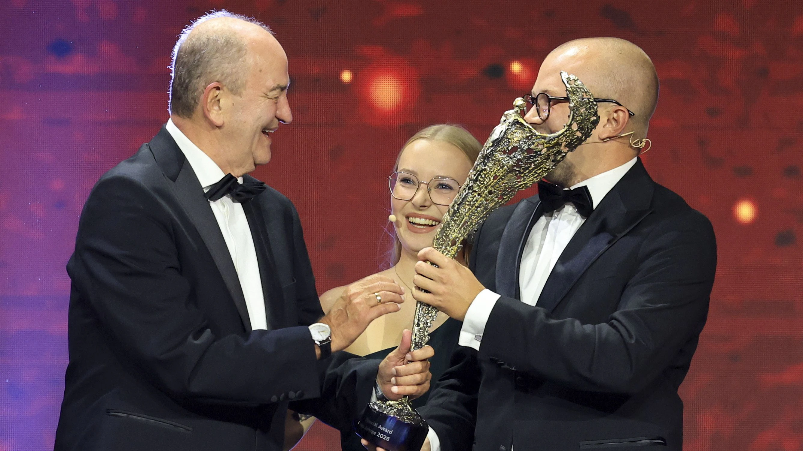 Heute.at - Tränen-Prohaska erhält Preis in Gänsehaut-Moment