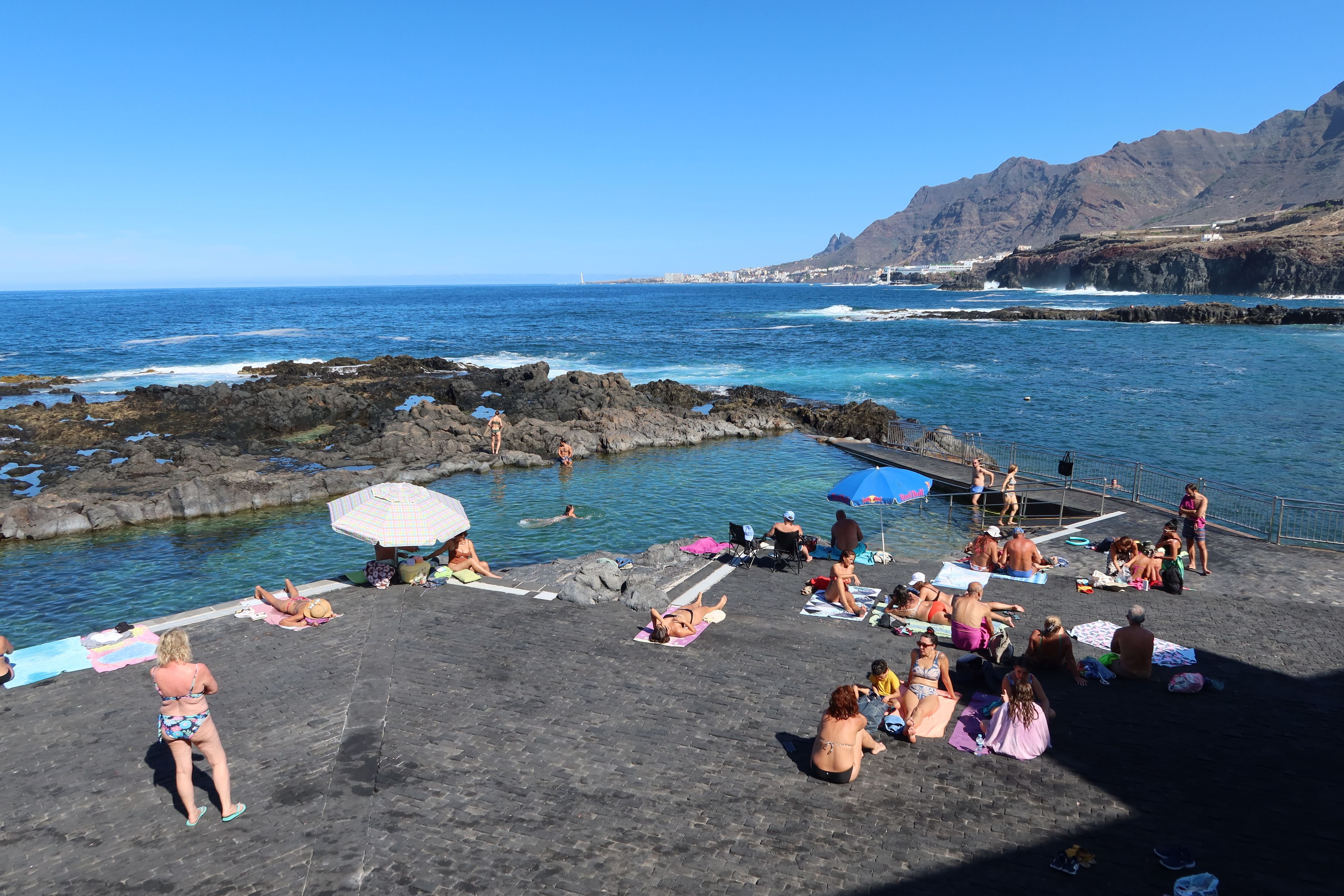 Teneriffas Naturpools sind beliebte Ausflugsziele – in La Laguna drohen bei Verstößen gegen die neuen Strandregeln bis zu 3000 Euro Strafe.