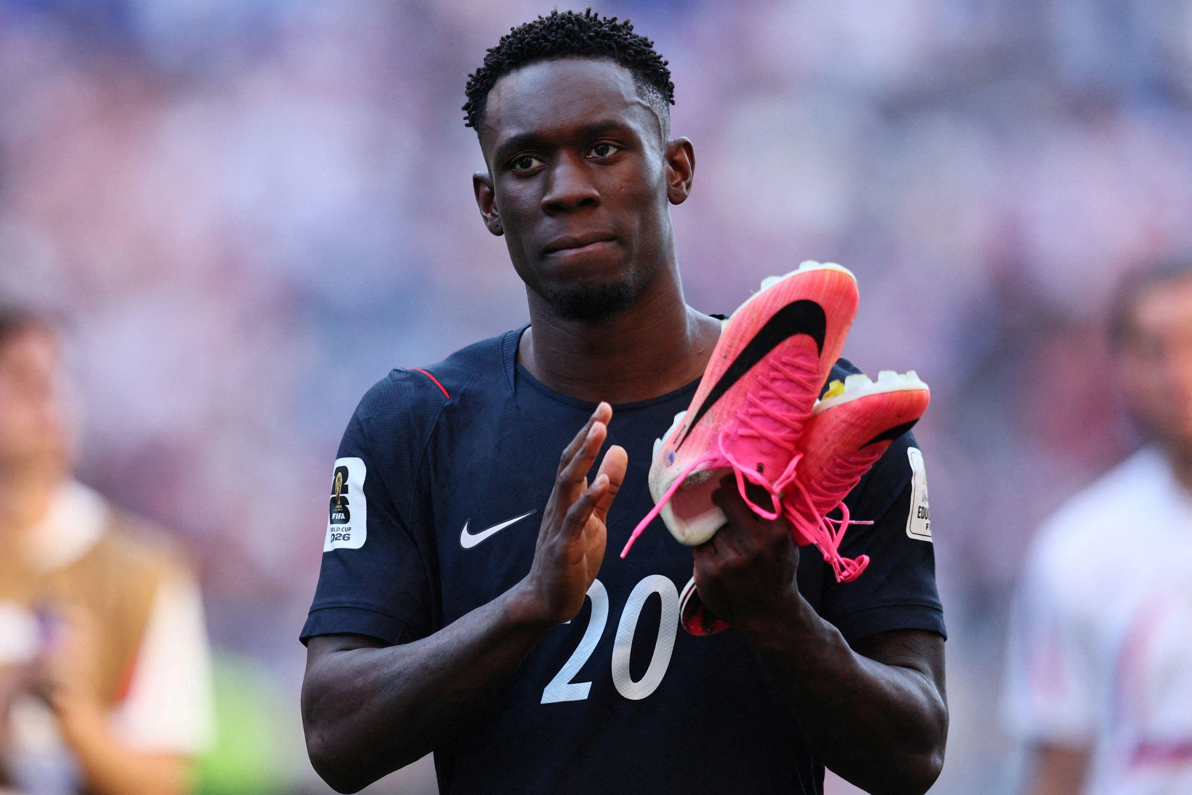 Der Auslöser: US-Star Folarin Balogun erhielt nach einem üblen Tritt eine Rote Karte, Trump intervenierte erfolgreich bei Infantino für den 25-Jährigen