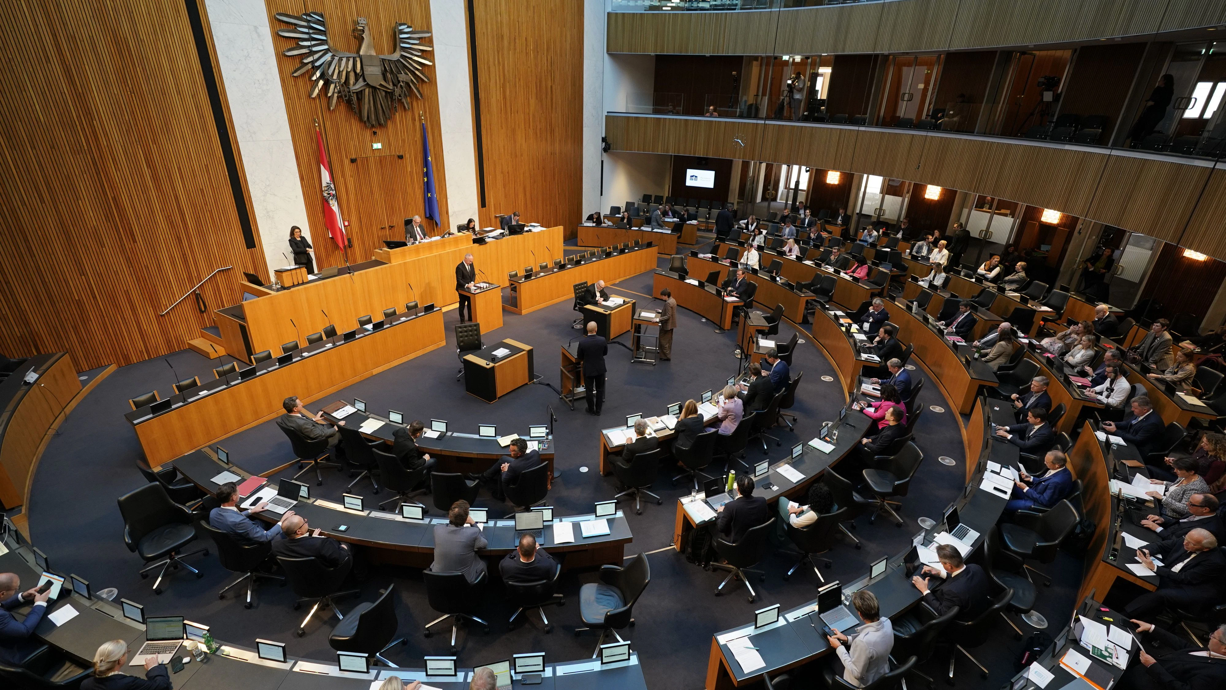 Heute.at - Regierungs-Showdown! Im Parlament fliegen die Fetzen