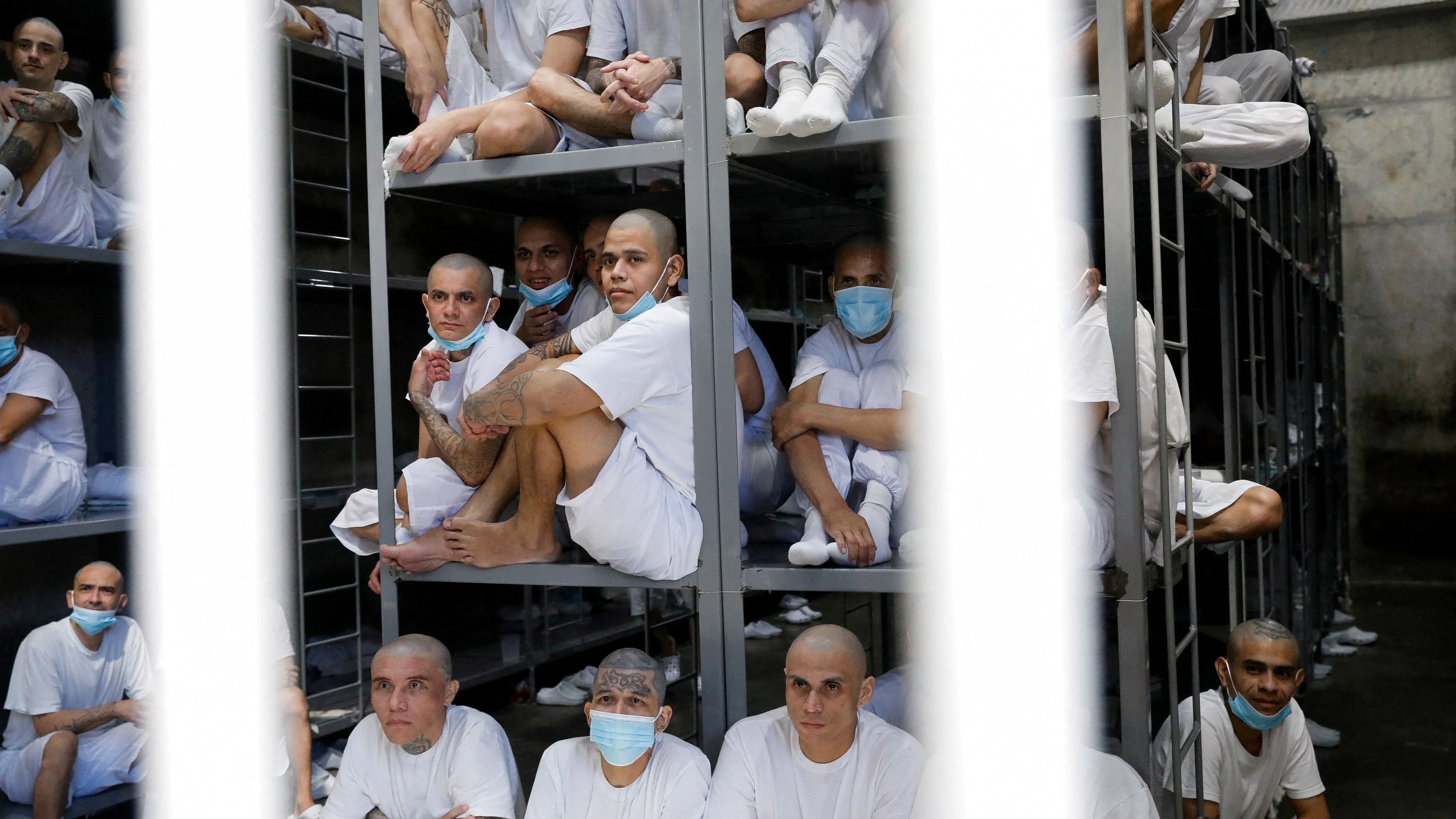 Heute.at - El Salvador: Präsident will 40.000 Häftlinge freilassen