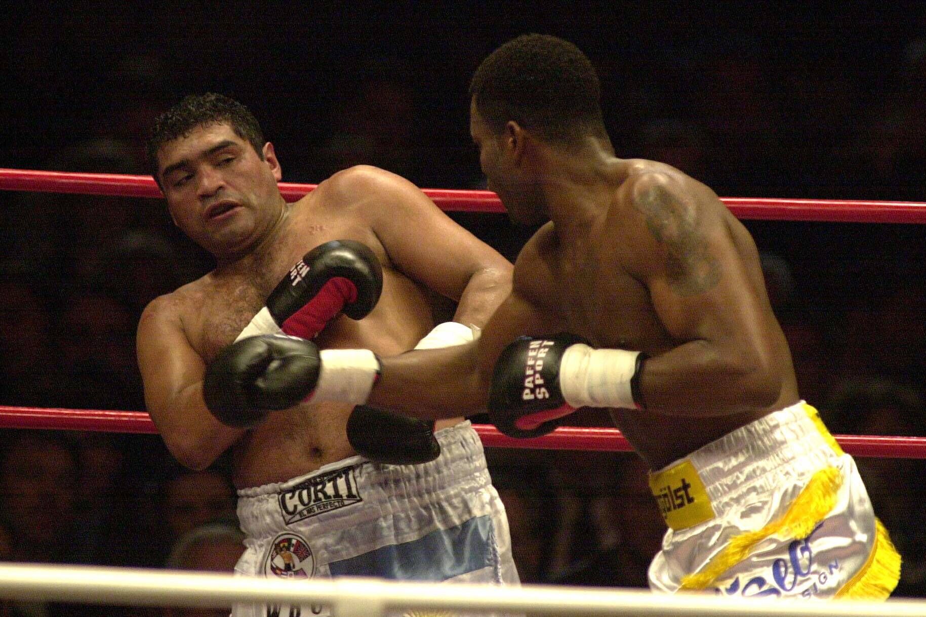 Jorge Castro (l.) 2000 beim Kampf gegen Juan Carlos Gomez.