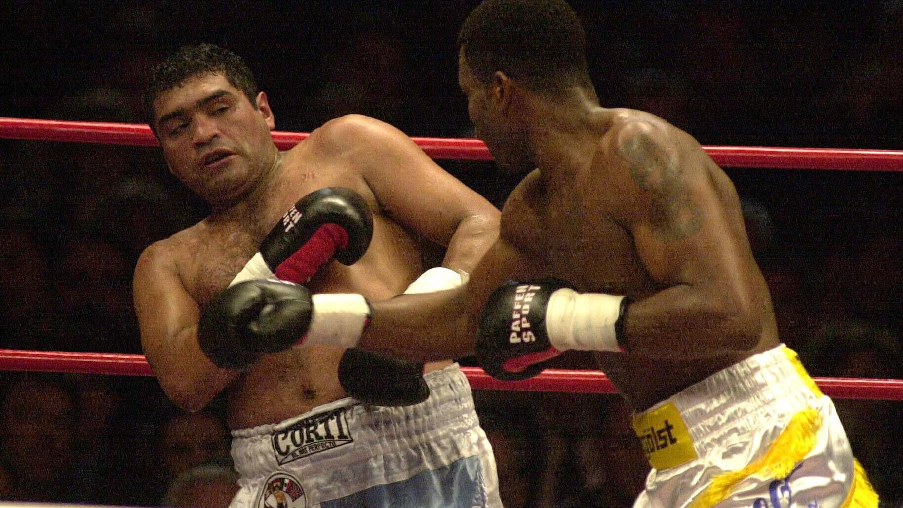 Jorge Castro (l.) 2000 beim Kampf gegen Juan Carlos Gomez.