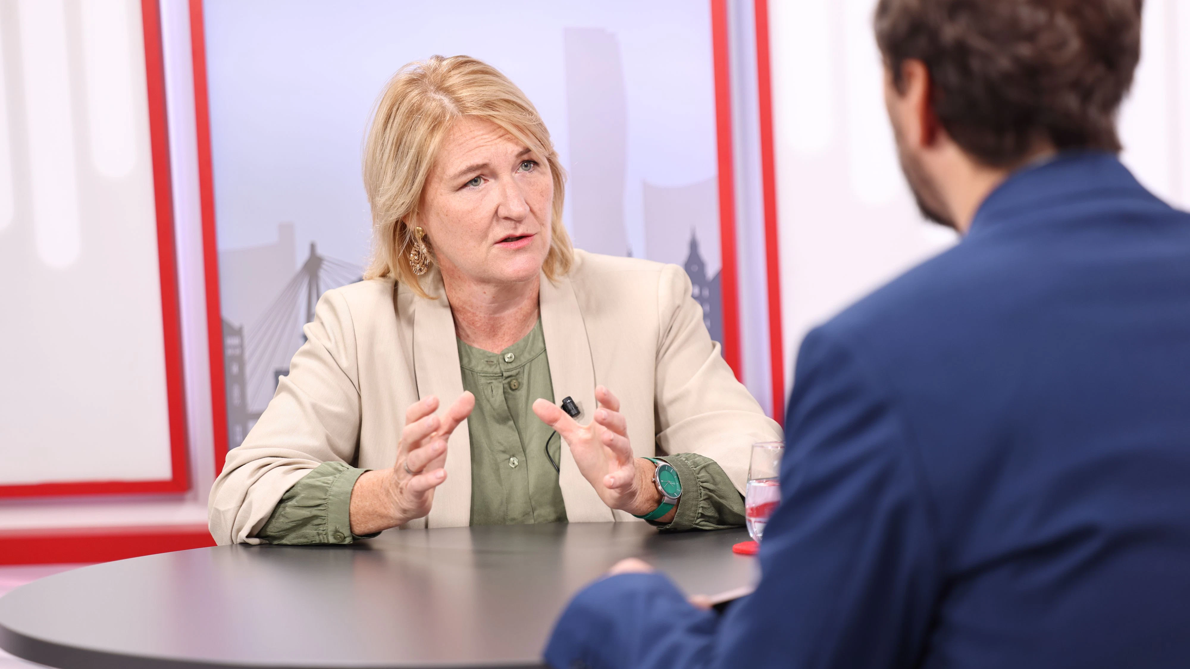 Helga Krismer: "Kommt auf die Seite der Opposition und reiht euch hinter uns ein."