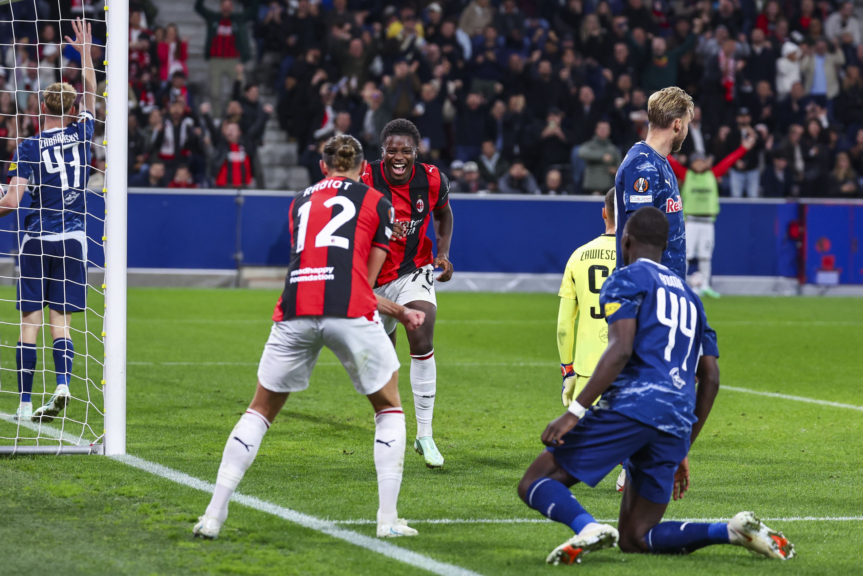 Der AC Milan führt Red Bull Salzburg vor. 