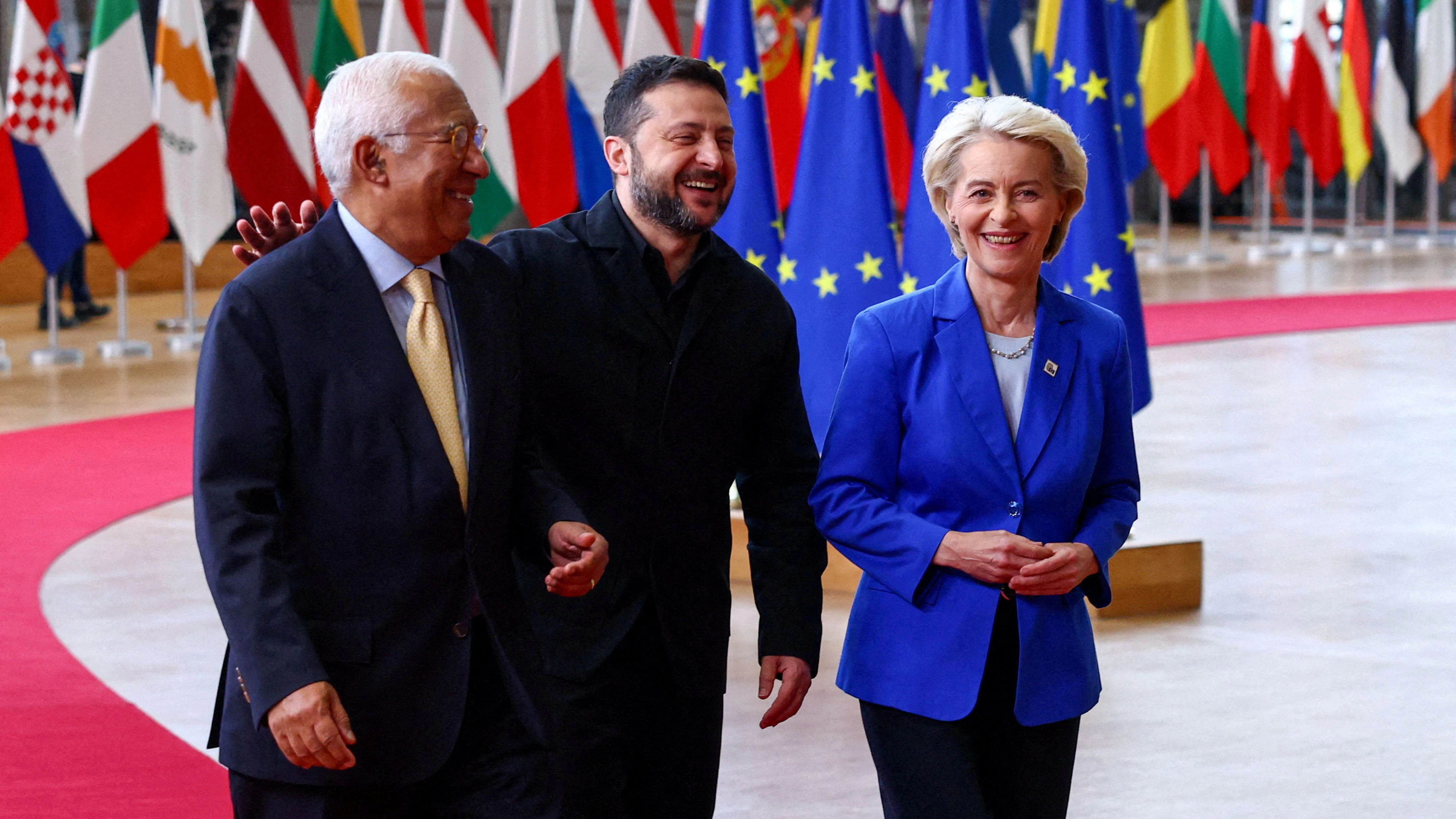 President of the European Council António Costa, Ukrainian President Volodymyr Zelenskiy and President of the European Commission Ursula von der Leyen arrive at a European Union leaders summit in Brussels, Belgium October 16, 2026.  REUTERS/Yves Herman
 REFILE - UPDATING SLUG     TPX IMAGES OF THE DAY     