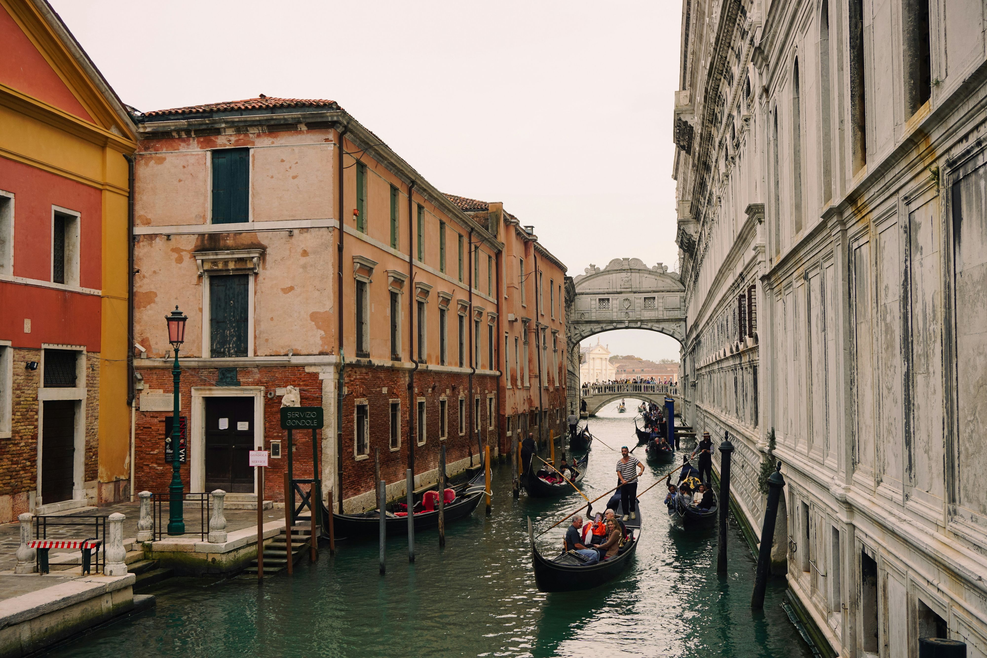 Trotz Buchungsbestätigung gab es für Tausende Venedig-Touristen keine gültige Reservierung. (Symbolbild)