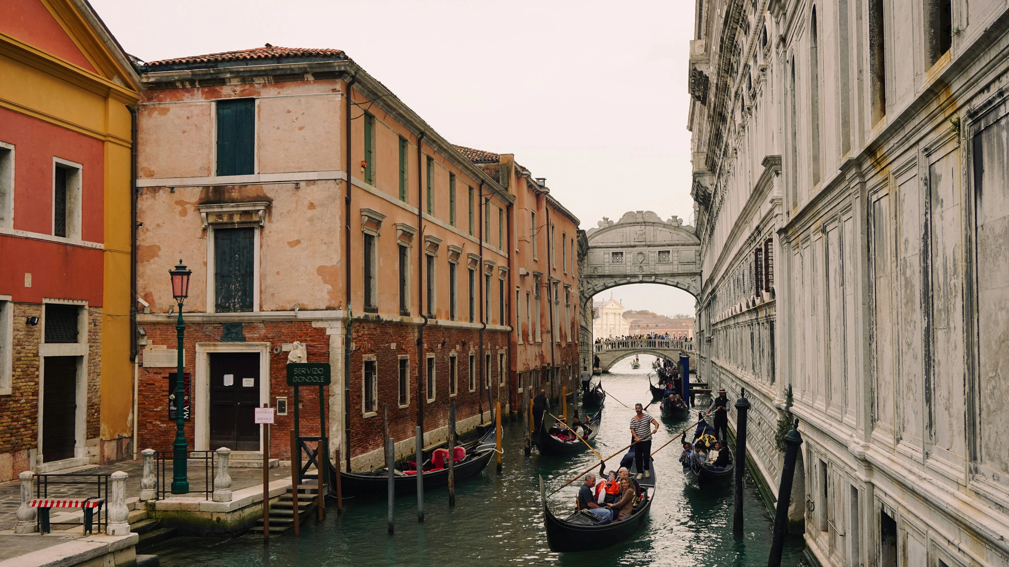 Heute.at - Trotz Reservierung: Tausende Venedig-Urlauber obdachlos