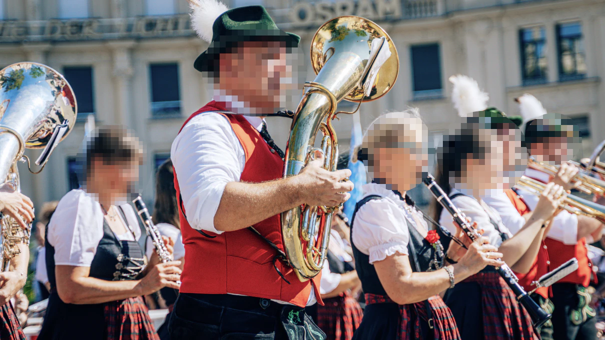 Heute.at - Musikkapellen spielten Marsch aus Nazi-Zeit